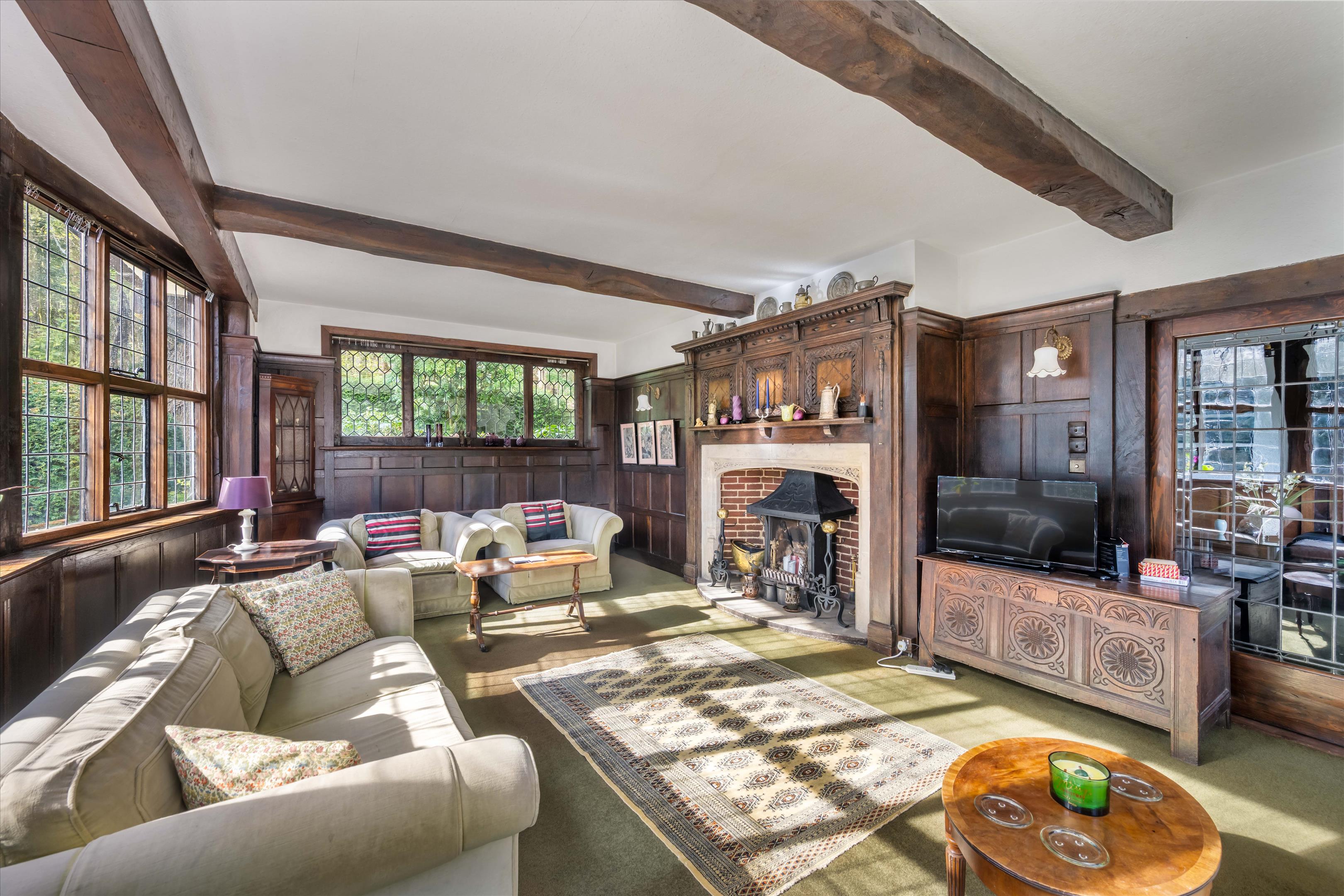 Petworth Road, Haslemere, Surrey GU27