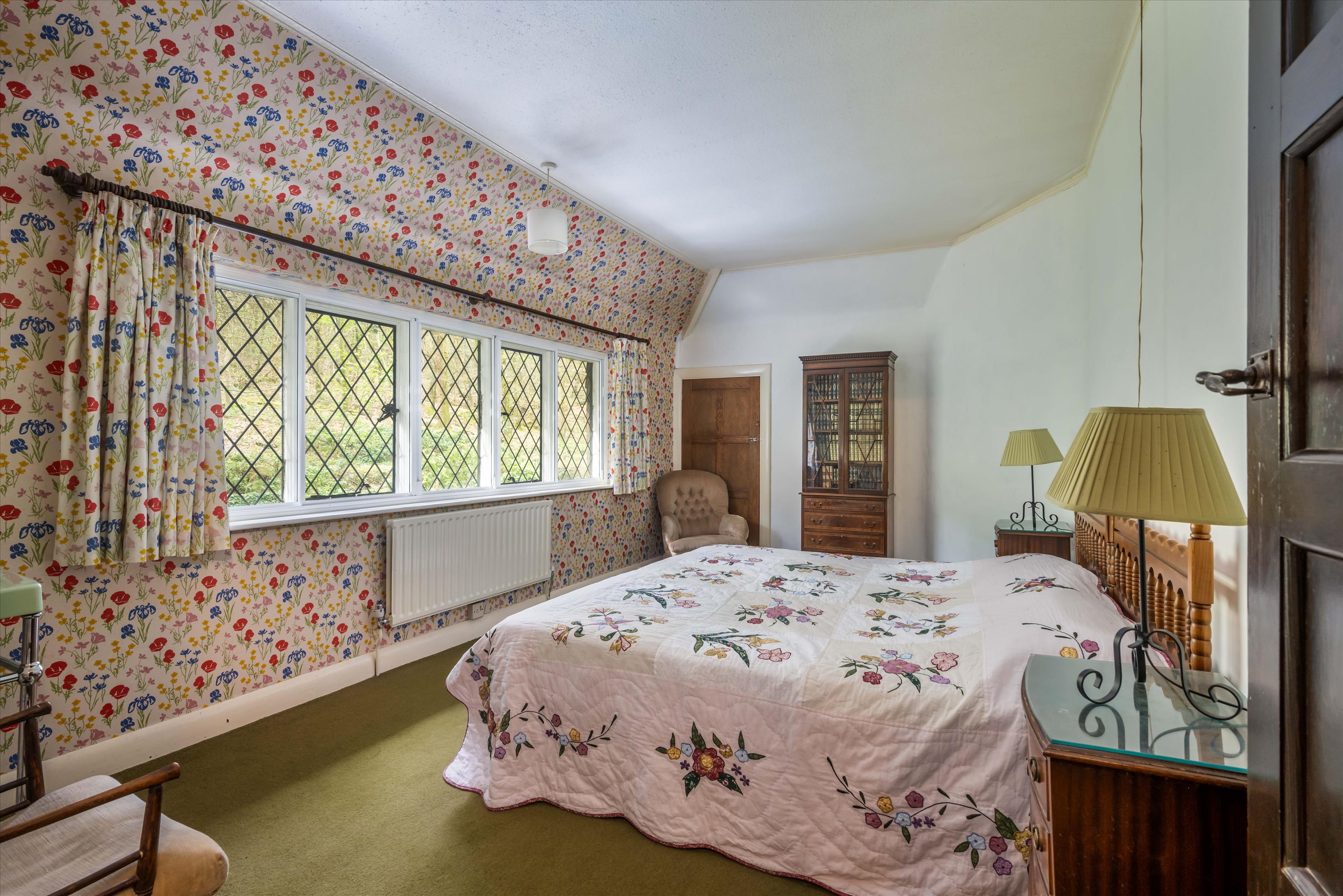 Petworth Road, Haslemere, Surrey GU27