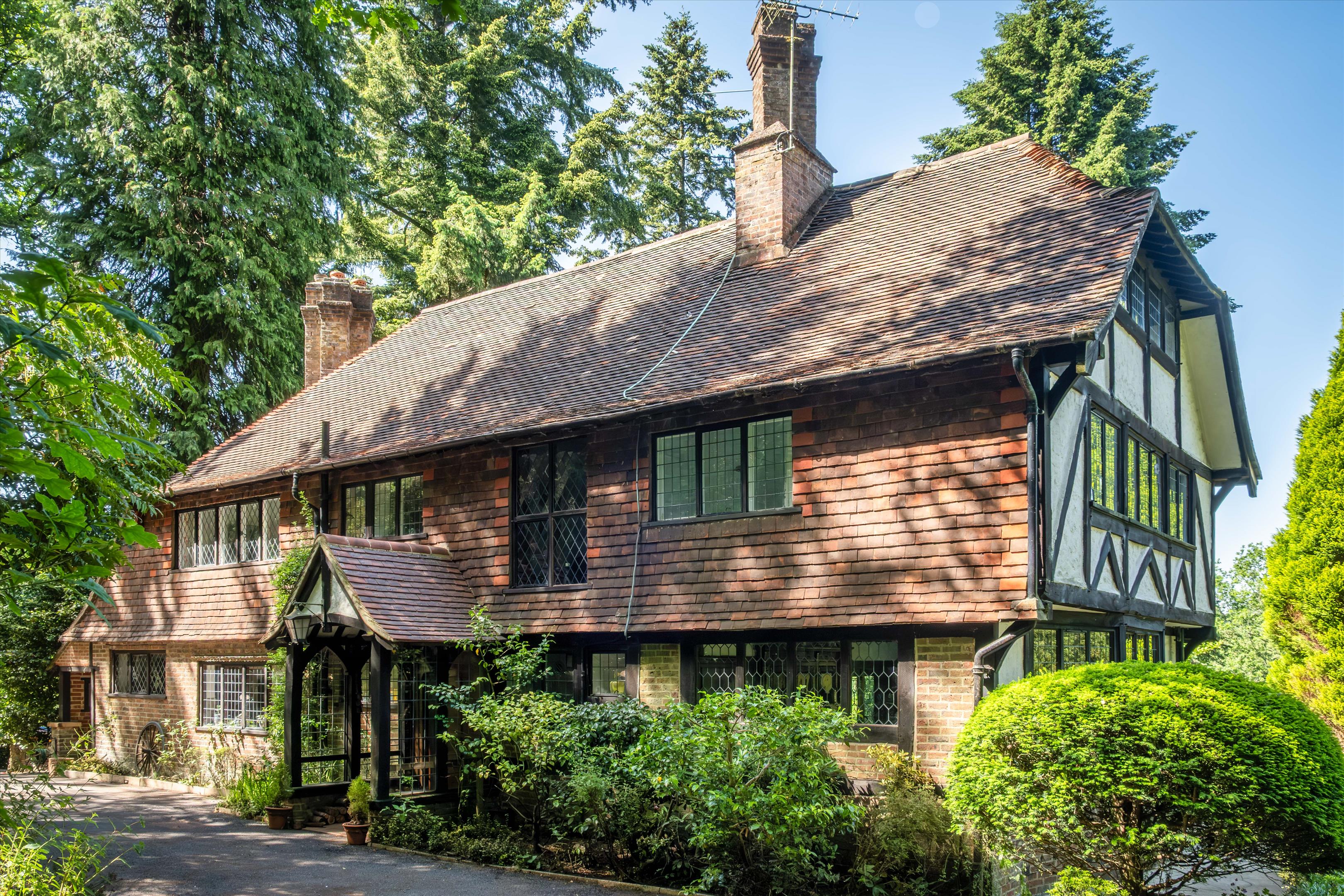 Petworth Road, Haslemere, Surrey GU27