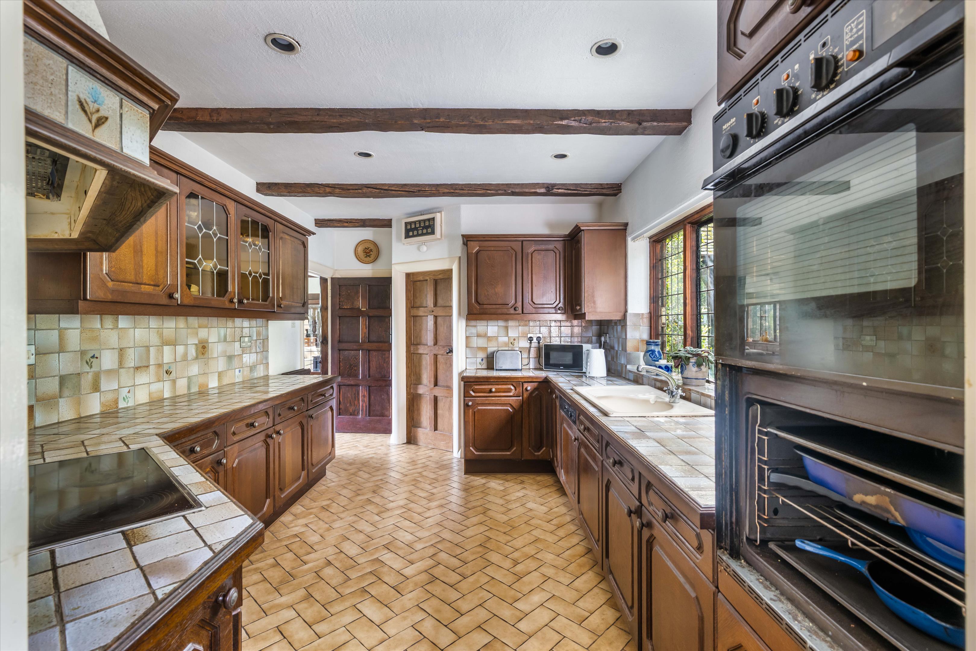 Petworth Road, Haslemere, Surrey GU27
