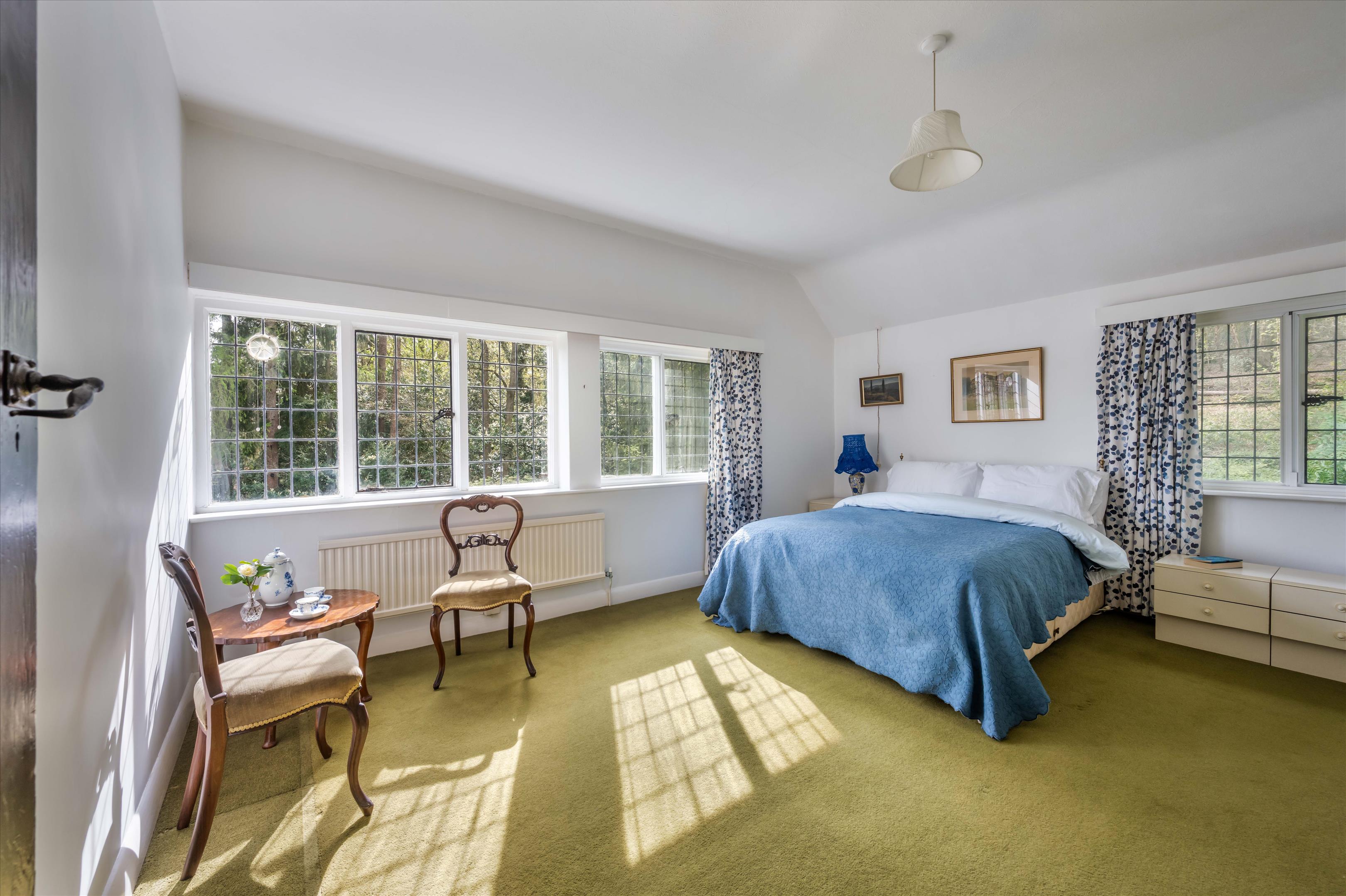 Petworth Road, Haslemere, Surrey GU27