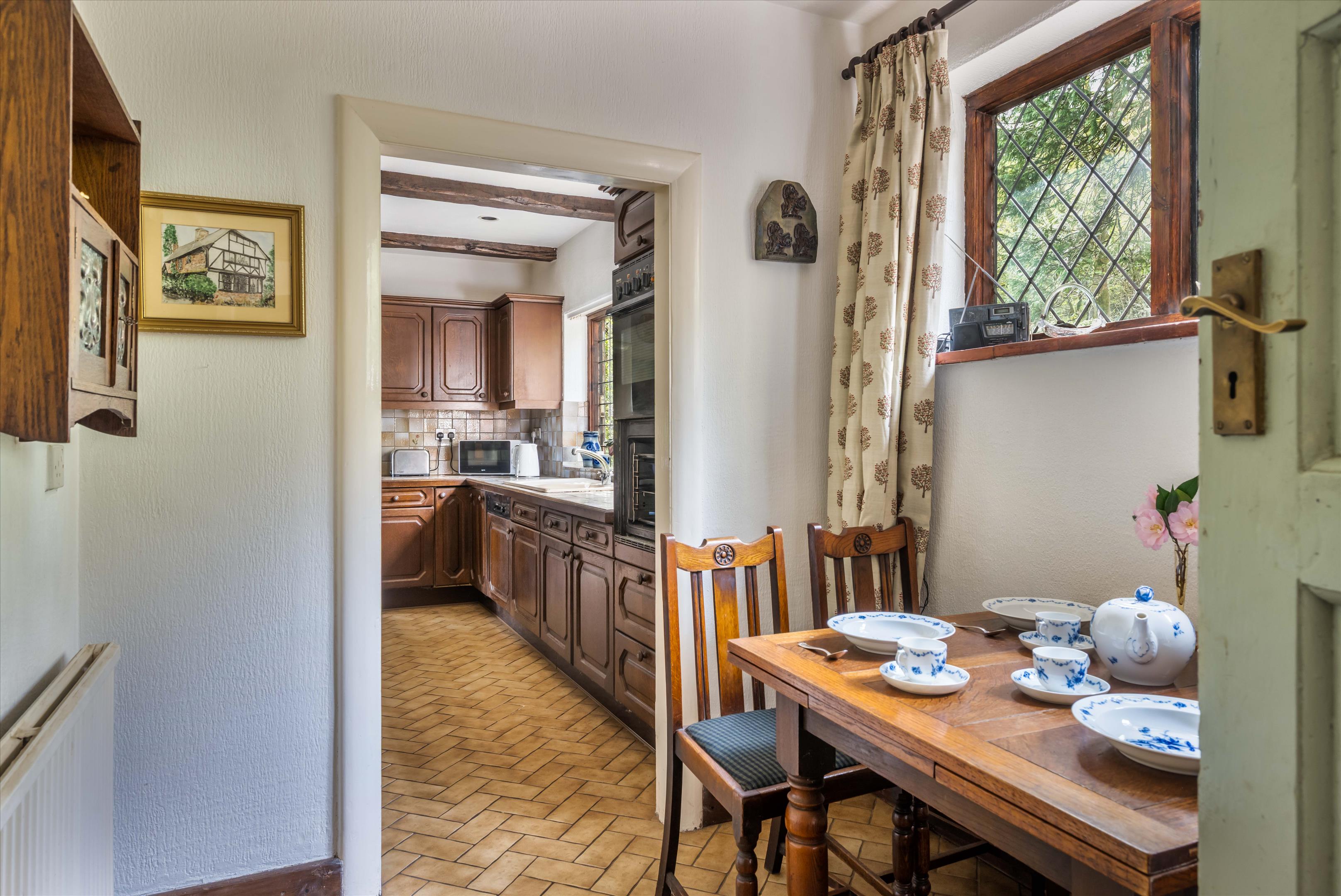 Petworth Road, Haslemere, Surrey GU27