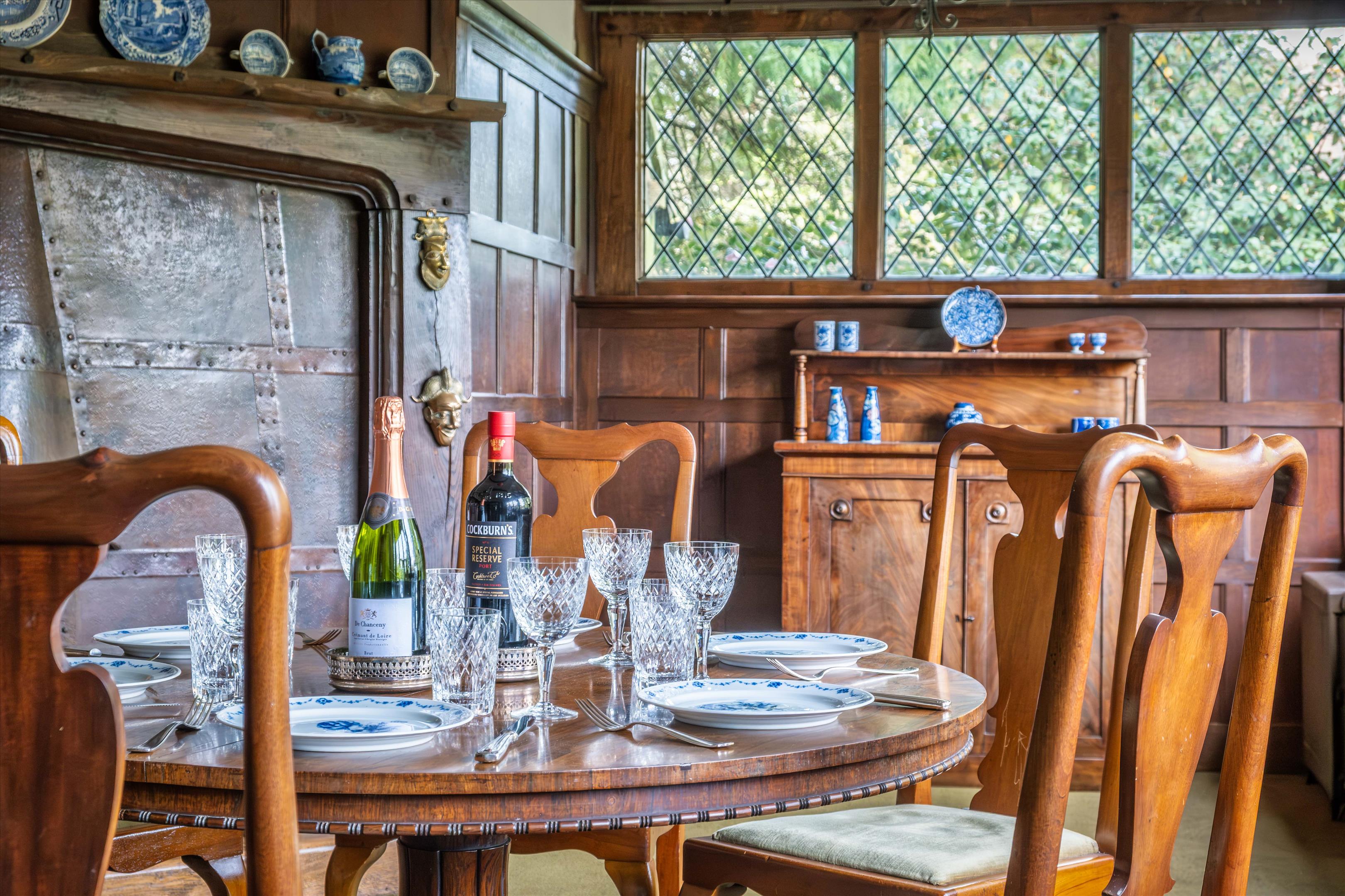 Petworth Road, Haslemere, Surrey GU27