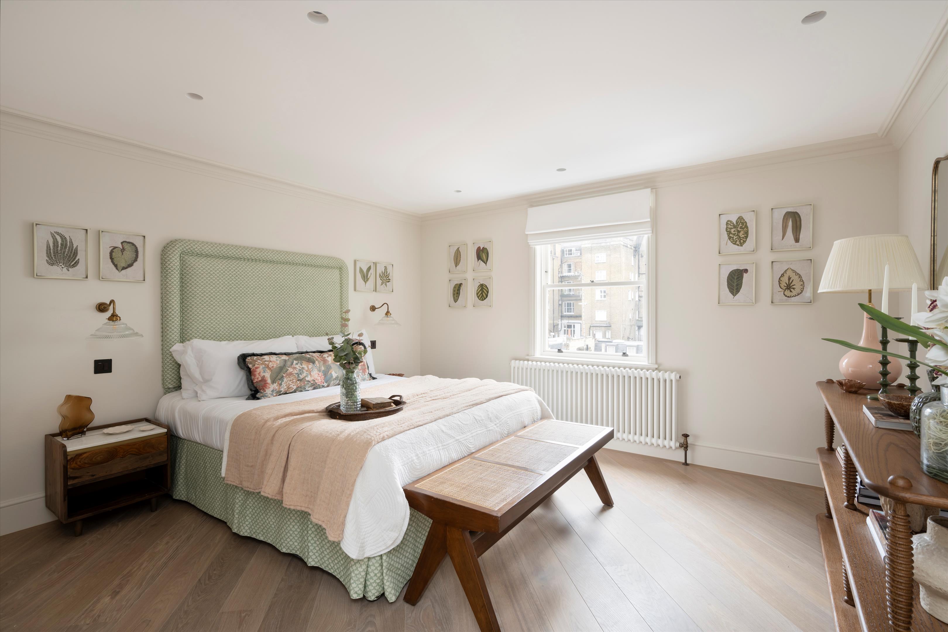 Queen's Gate, South Kensington SW7