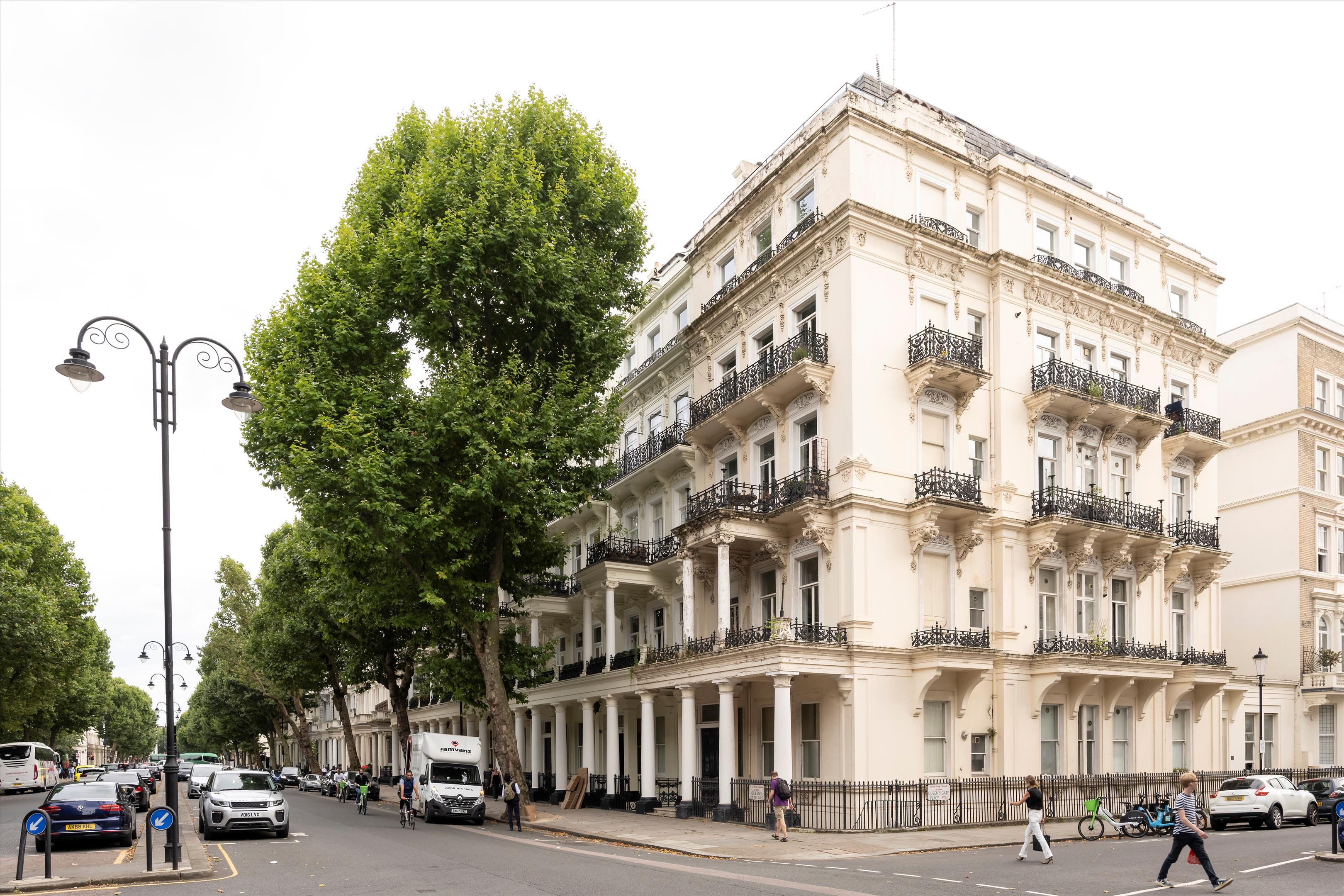 Queen's Gate, South Kensington SW7