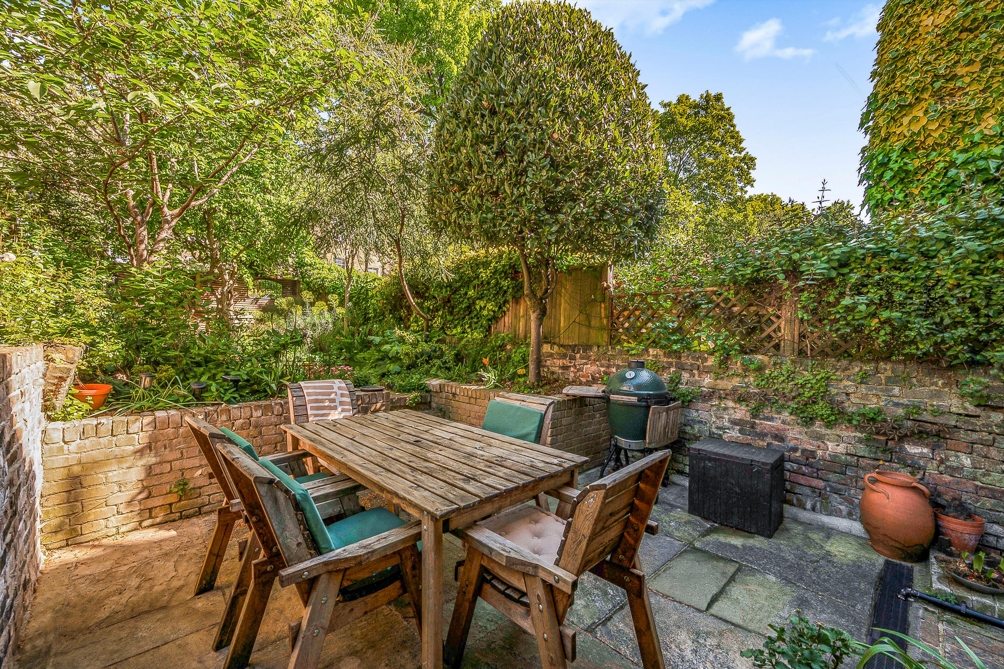 Waterloo Terrace, Islington, N1