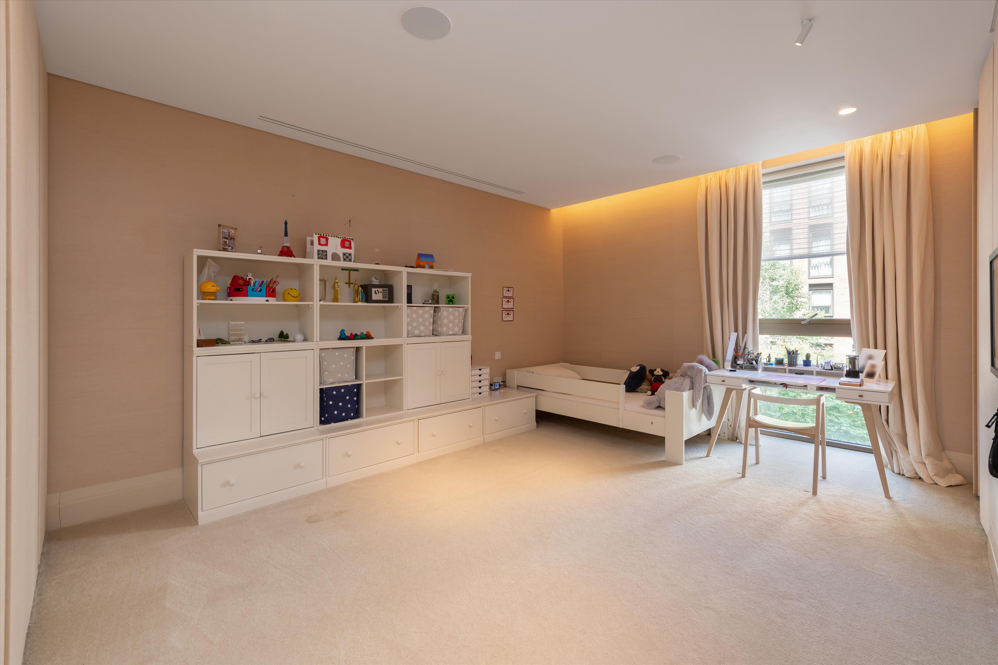 Holland Park Villas, Kensington, London, W8