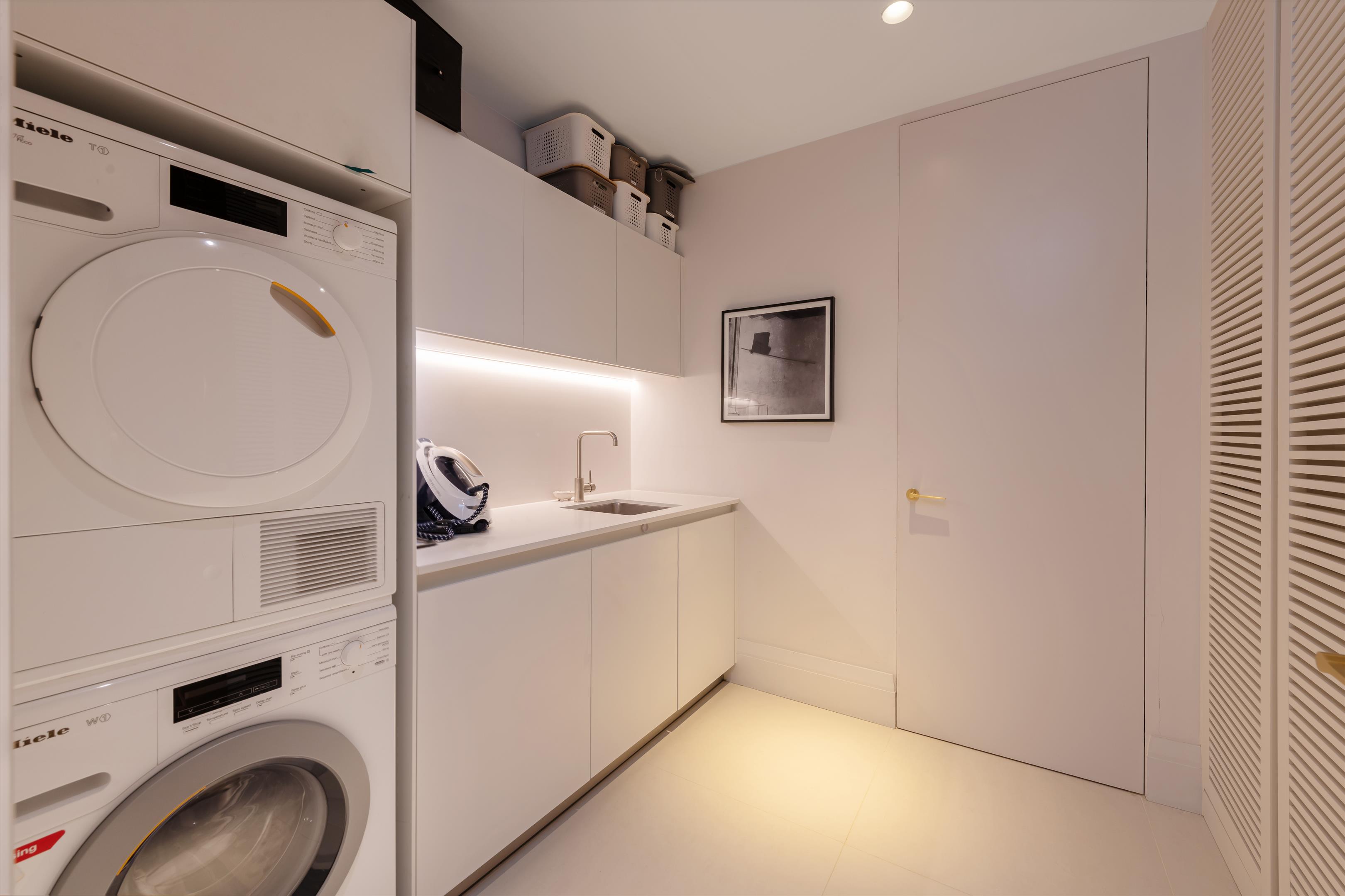 Holland Park Villas, Kensington, London, W8