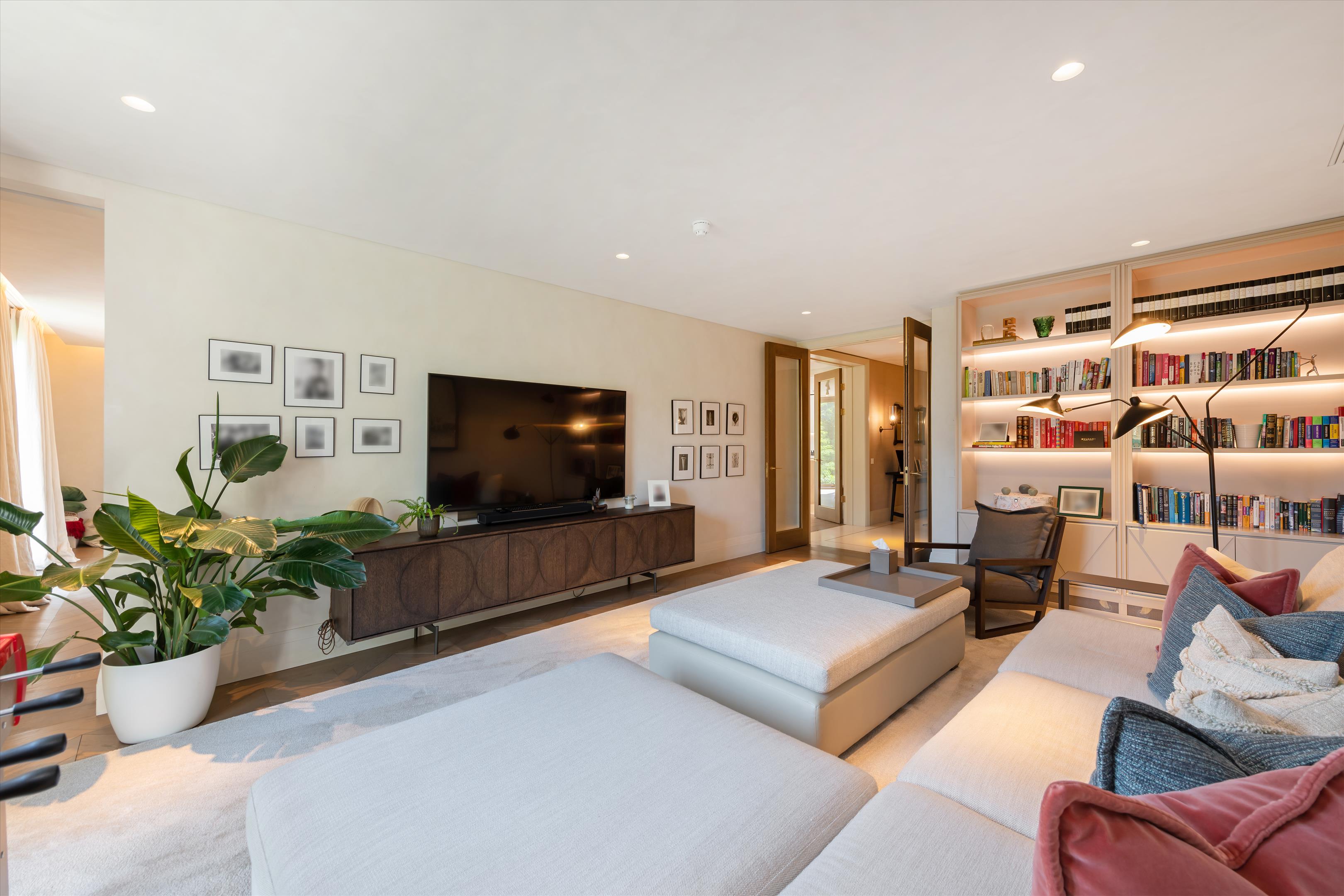 Holland Park Villas, Kensington, London, W8