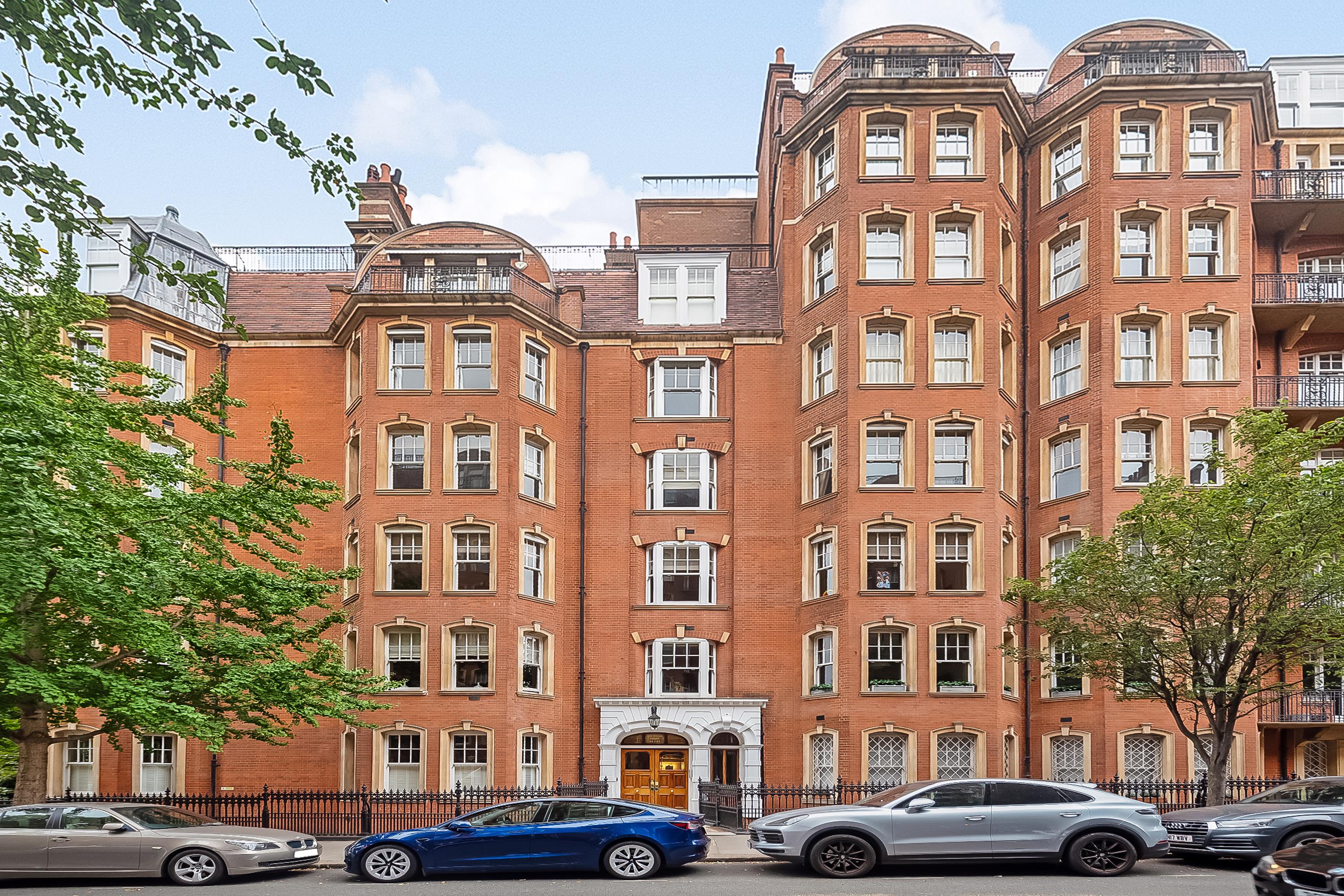 Oakwood Court, London W14