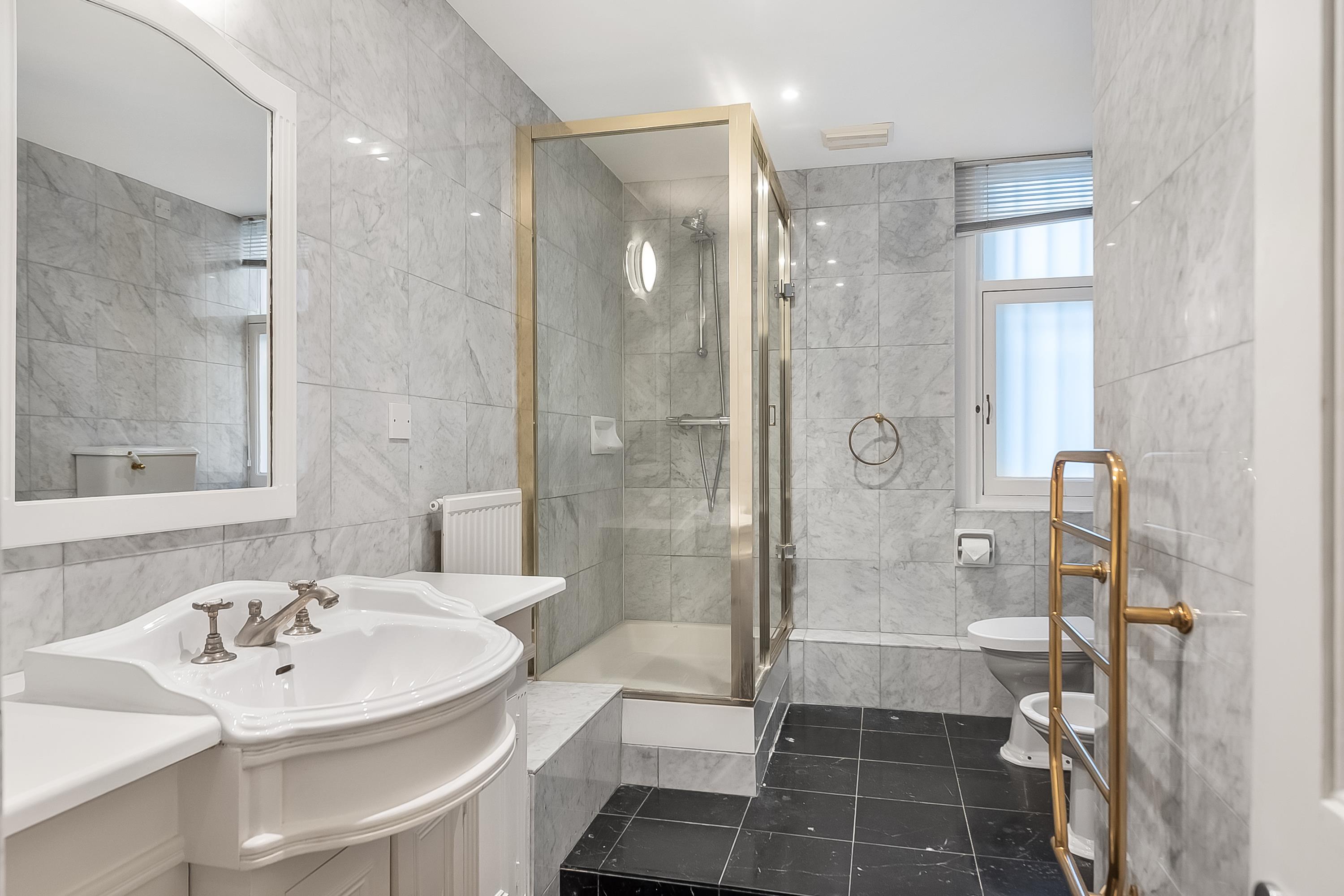 Oakwood Court, London W14