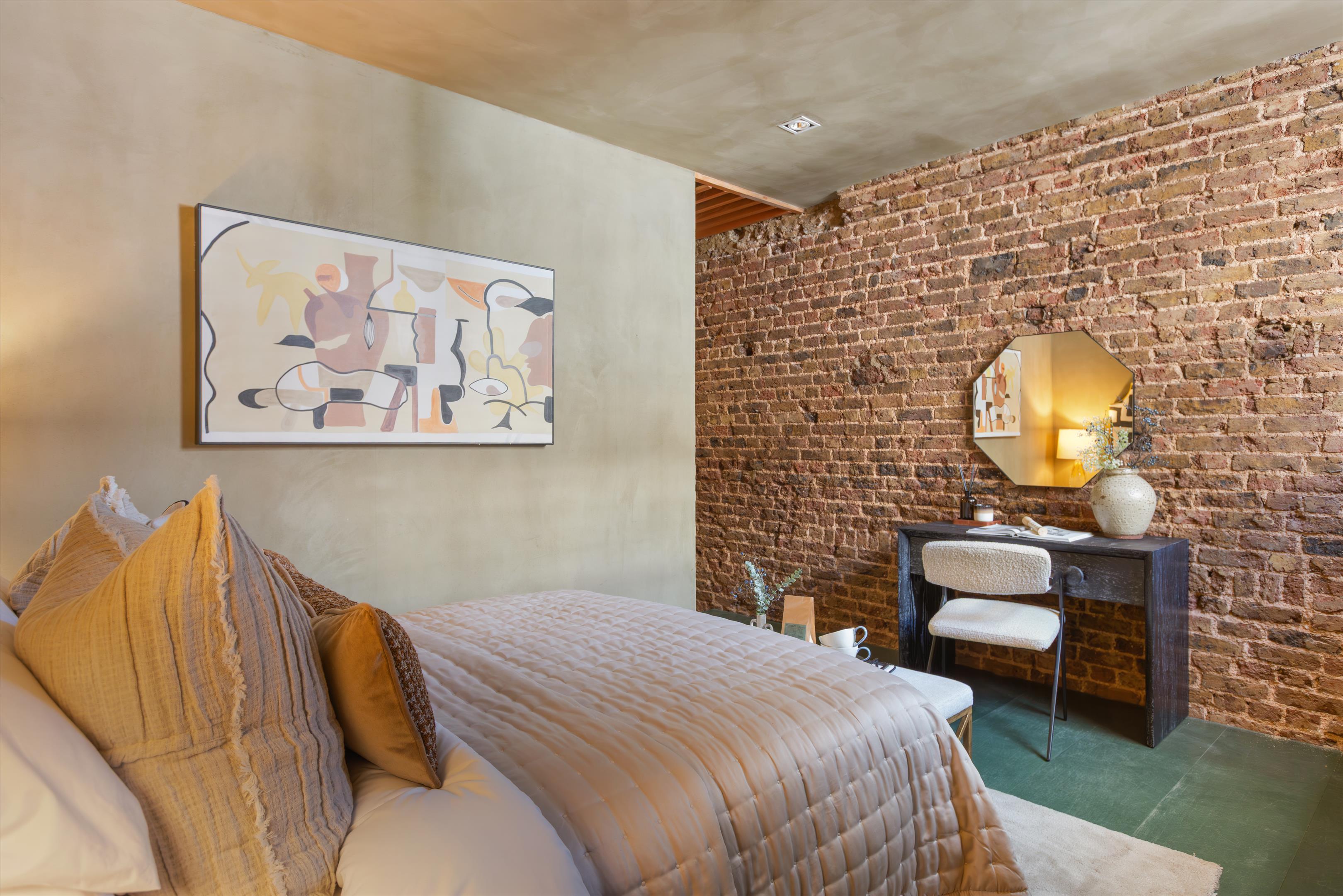 Holland Park Mews, London W11