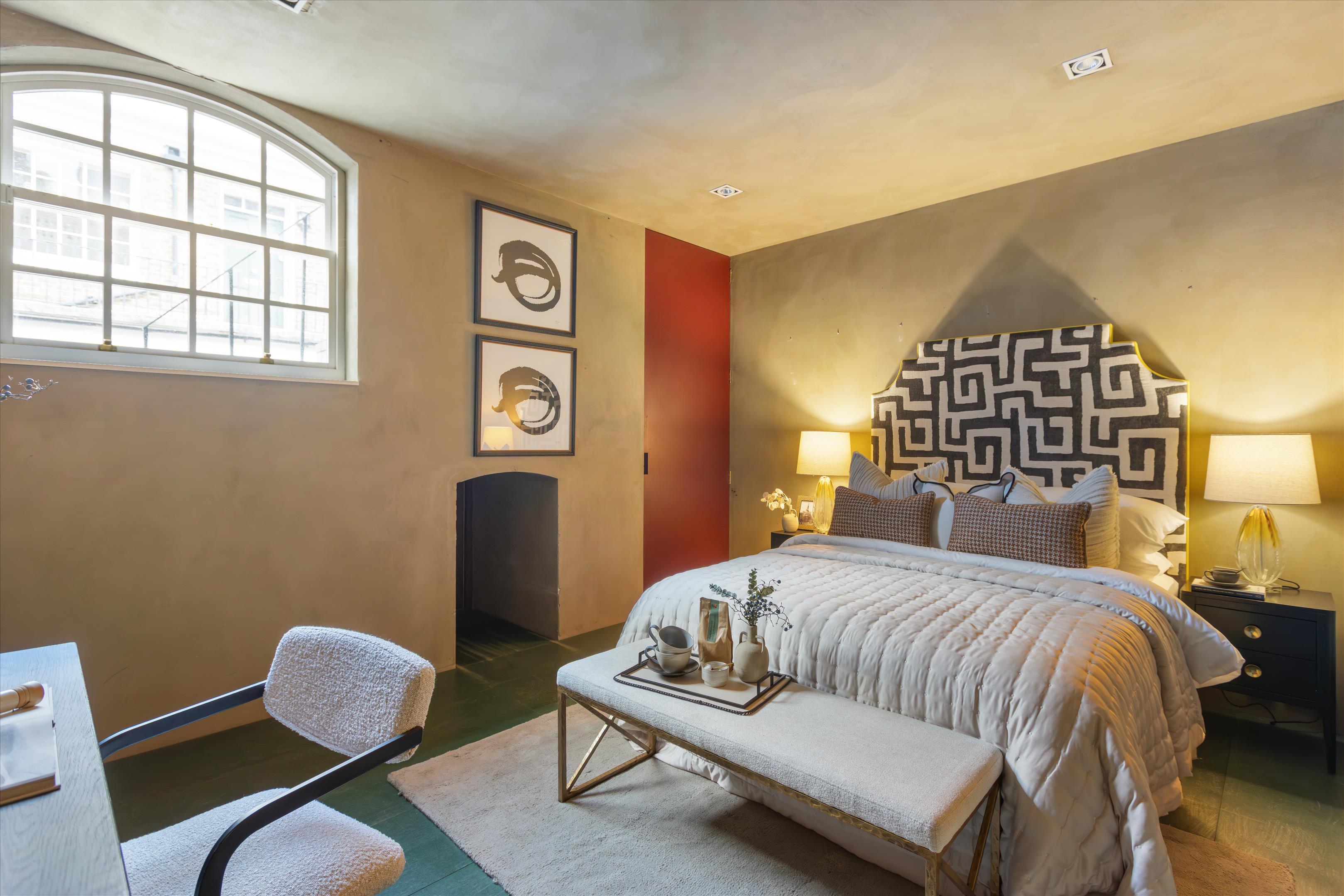 Holland Park Mews, London W11
