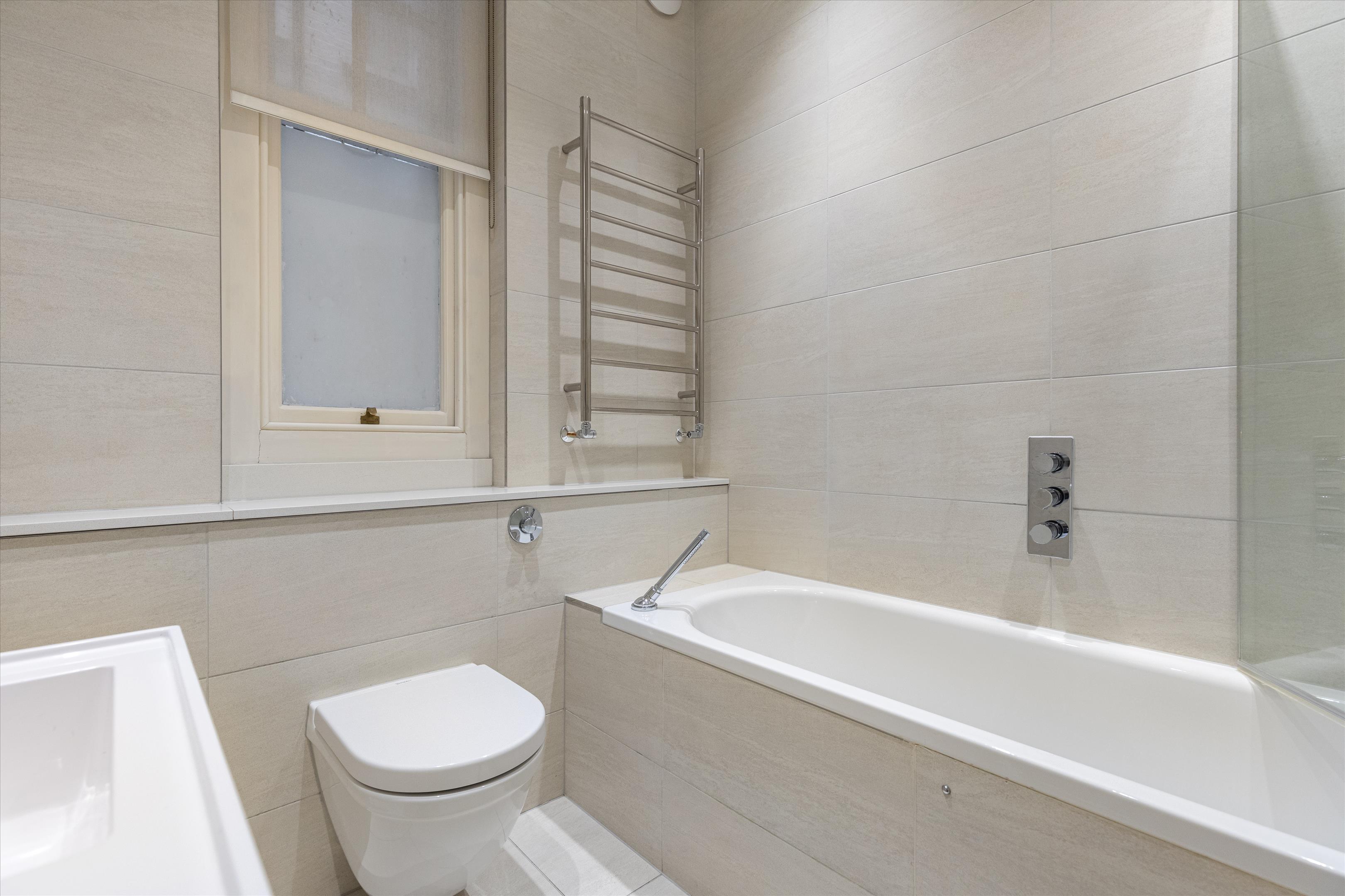 Oakwood Court, London, W14