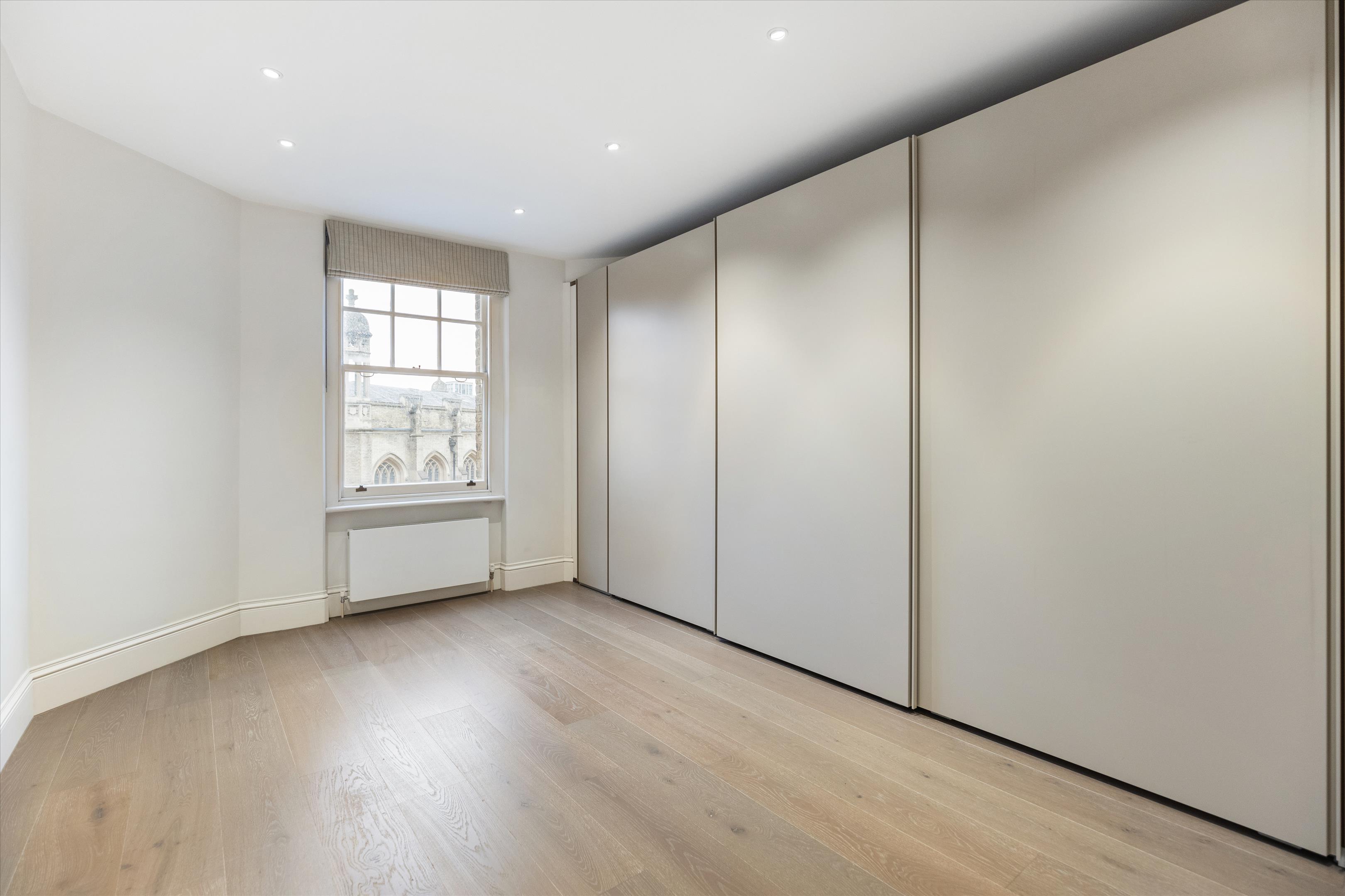 Oakwood Court, London, W14