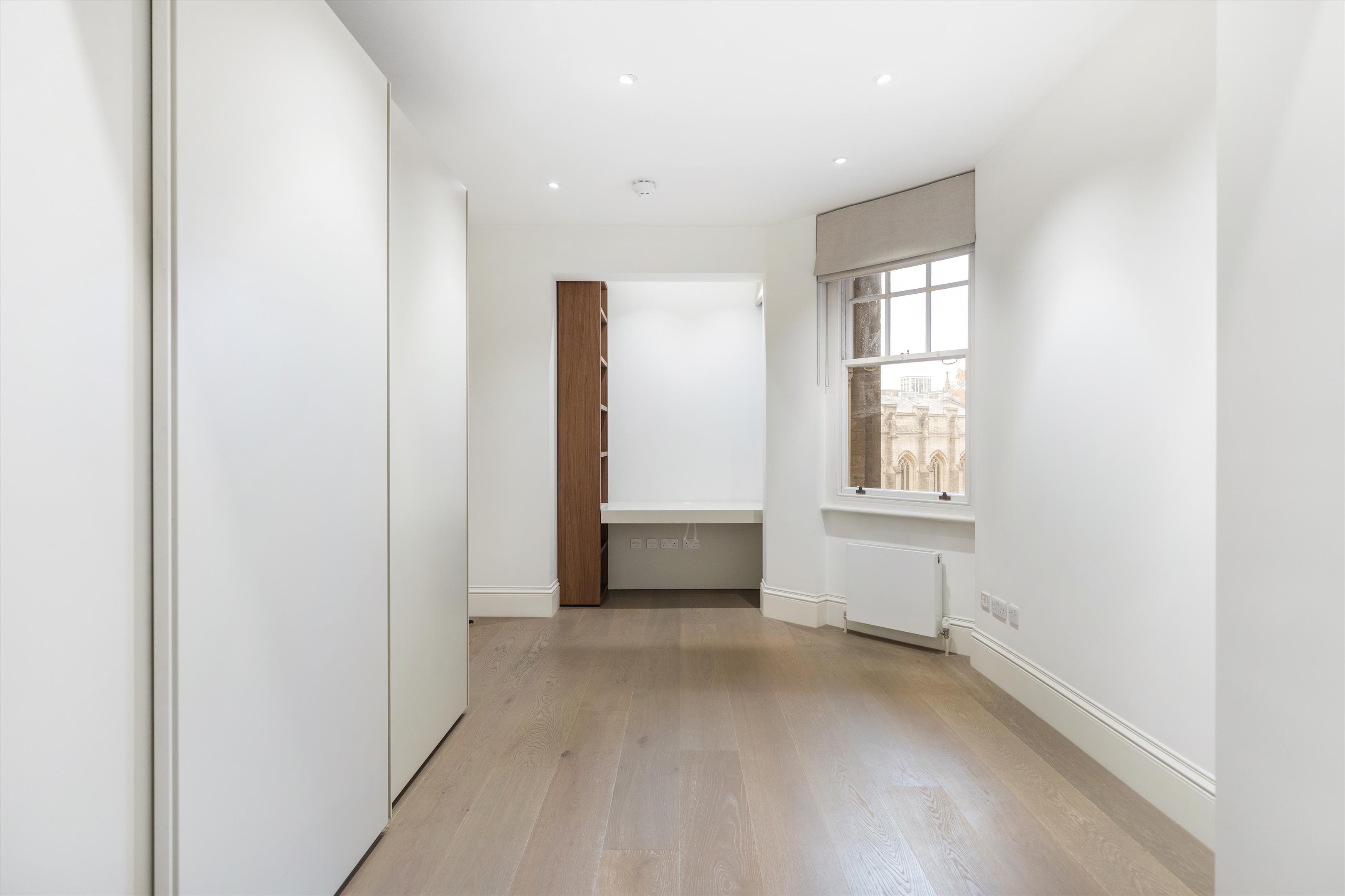 Oakwood Court, London, W14