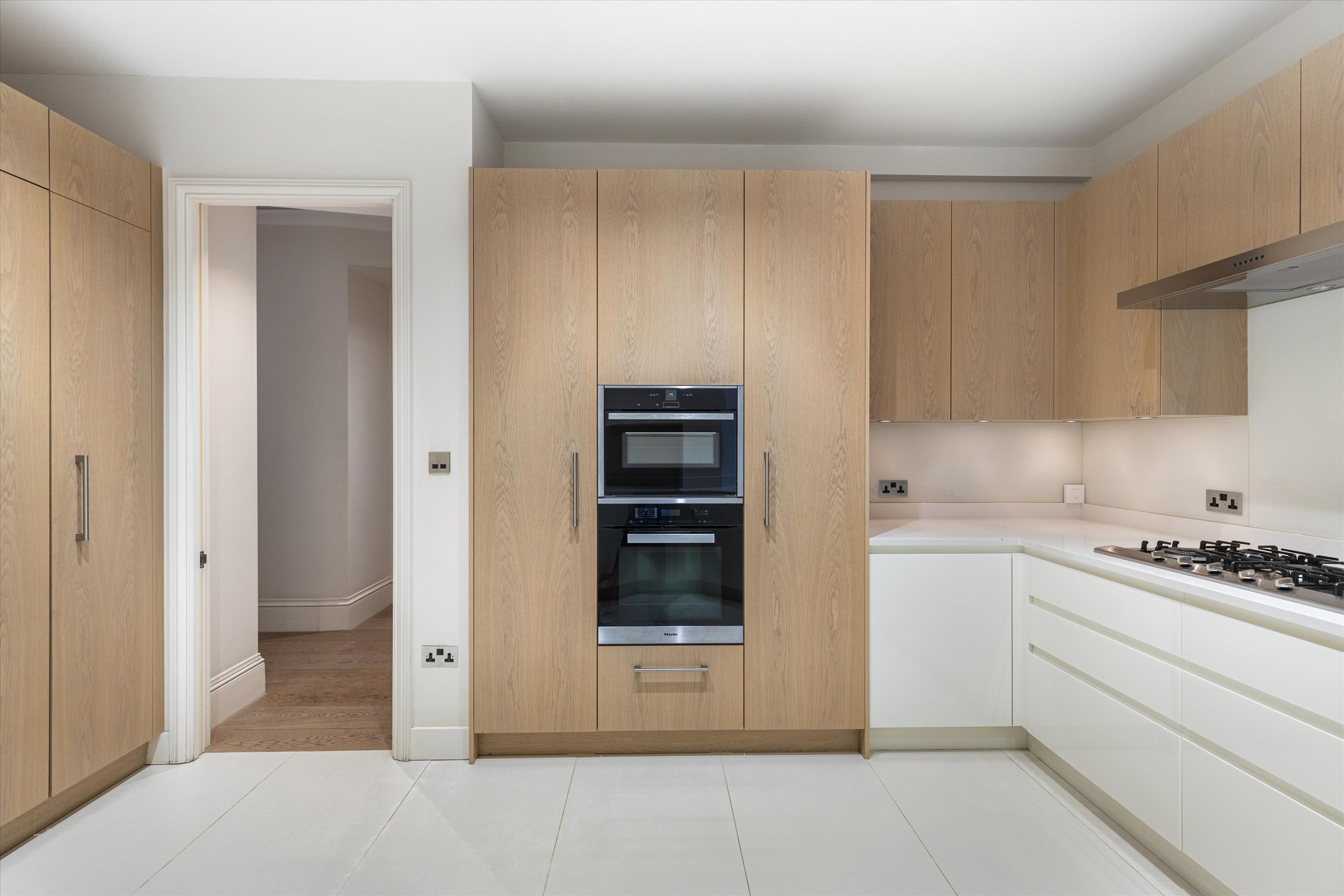 Oakwood Court, London, W14