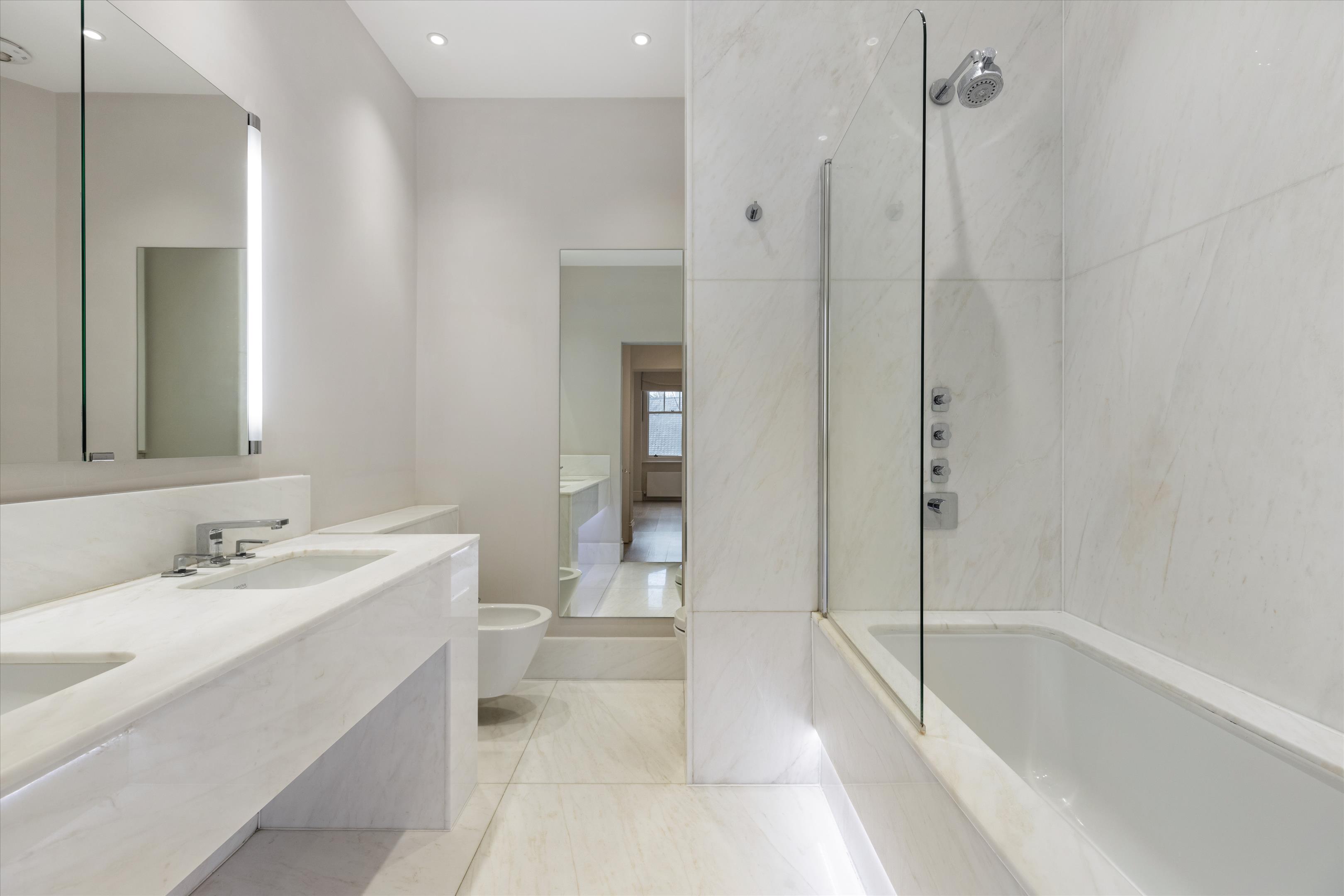 Oakwood Court, London, W14