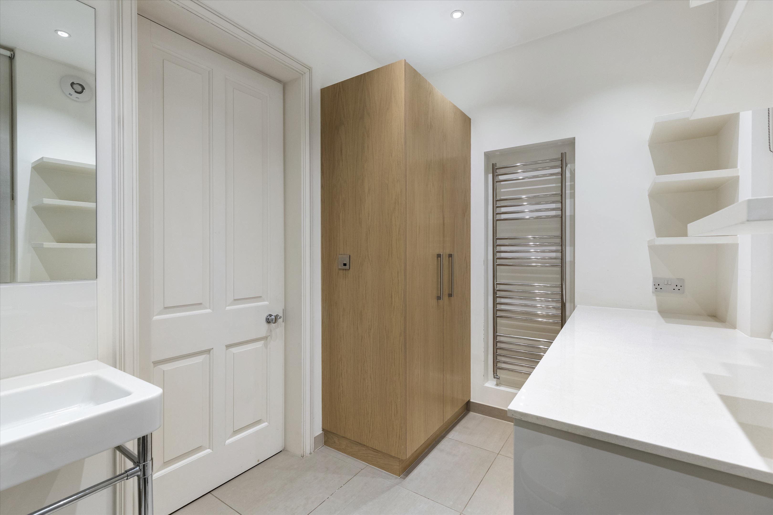Oakwood Court, London, W14