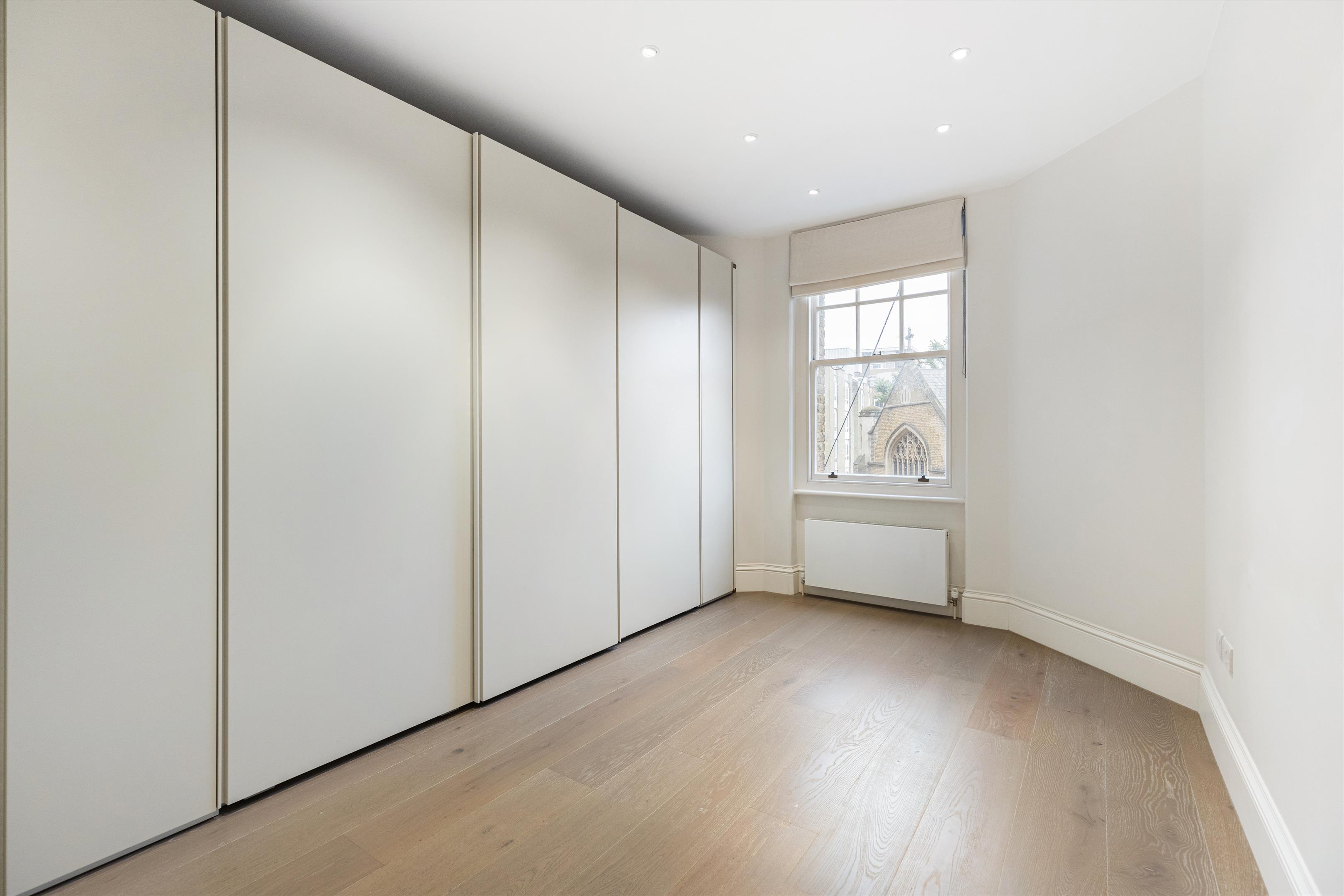 Oakwood Court, London, W14