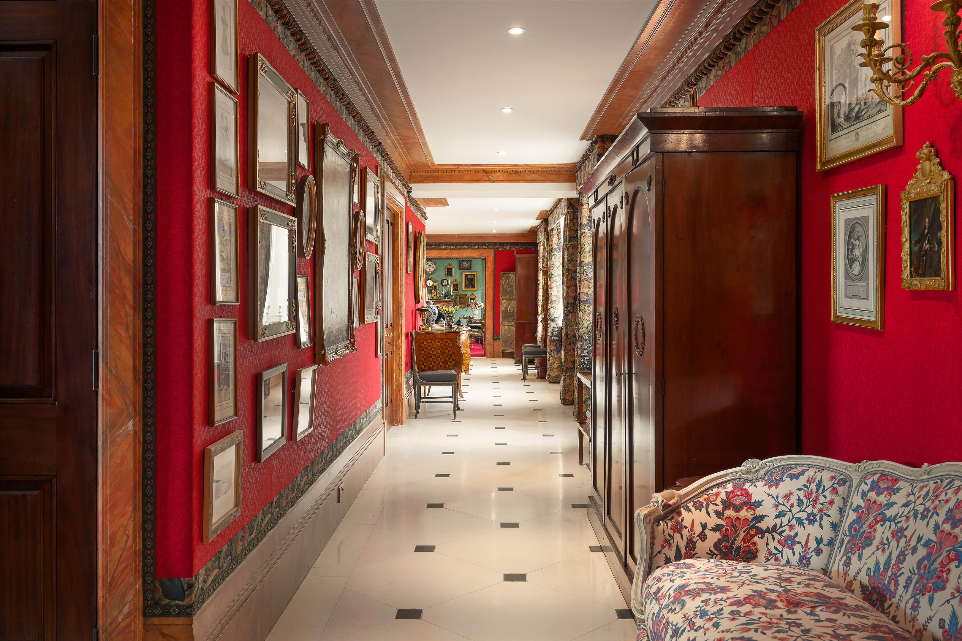 Academy Gardens, Duchess of Bedfords Walk, London, W8