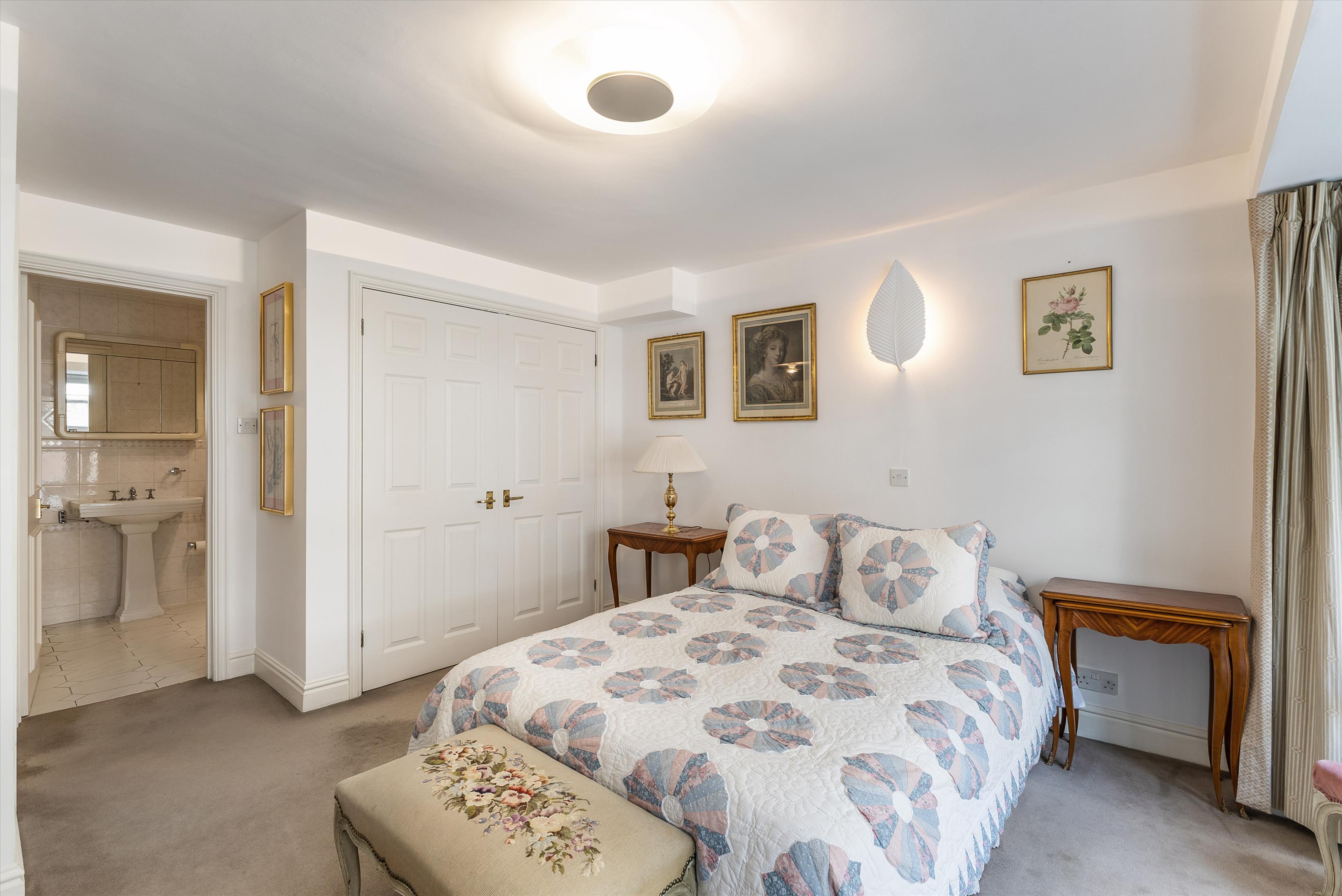 Vicarage Gate, London, W8