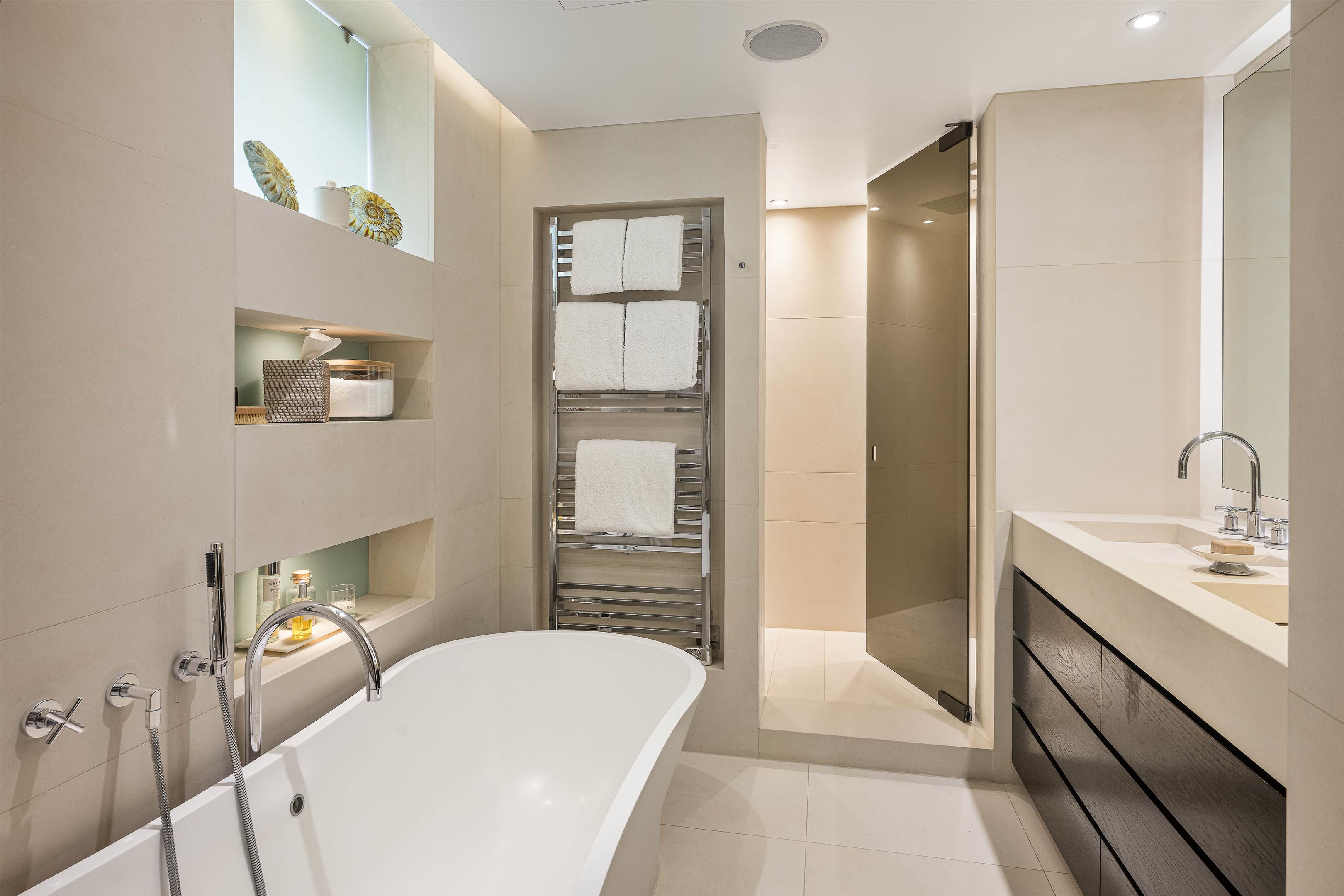 Duchess Of Bedfords Walk, London W8