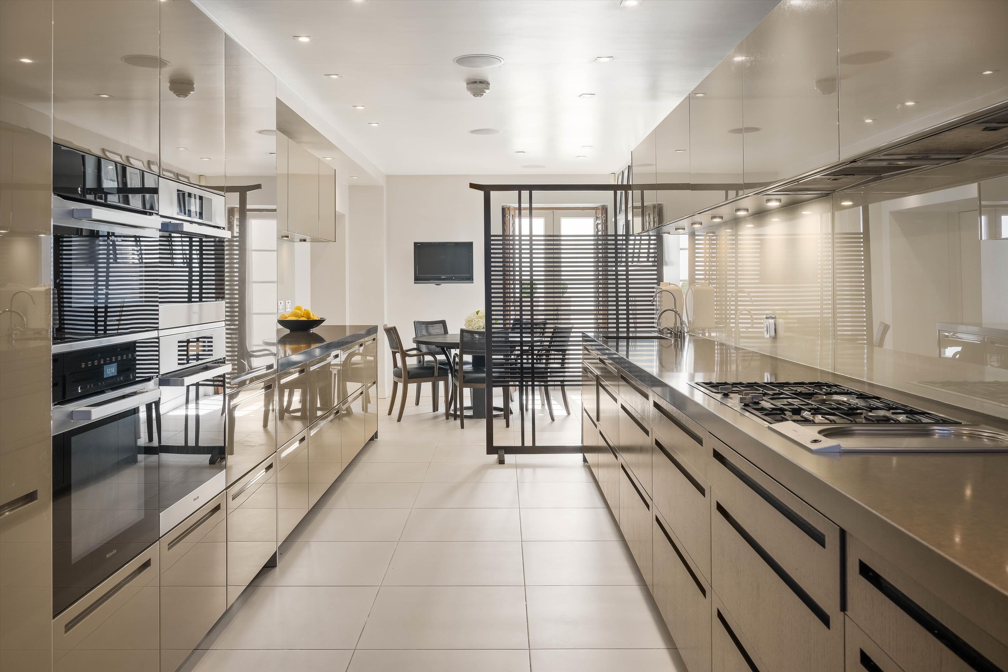 Duchess Of Bedfords Walk, London W8