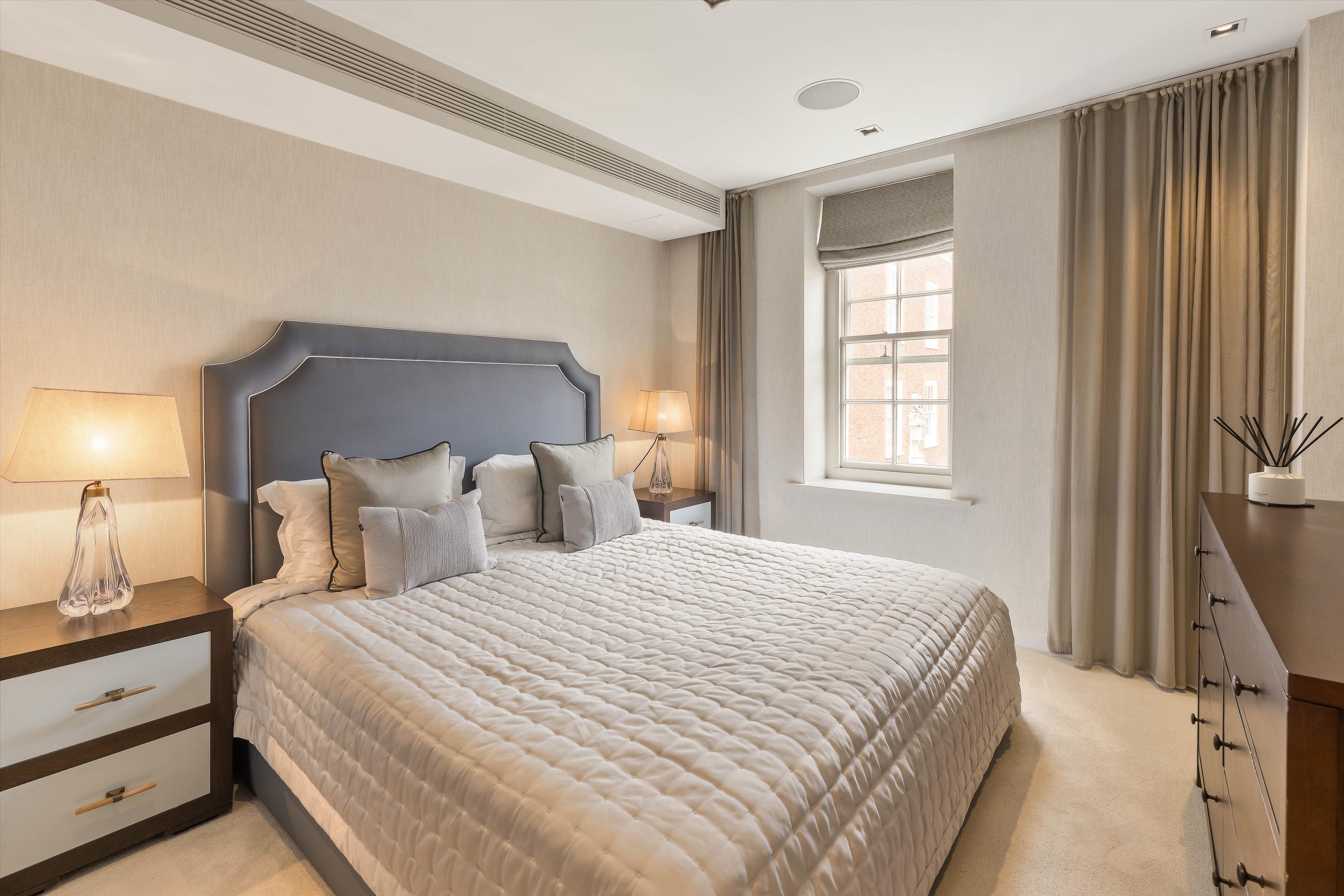 Duchess Of Bedfords Walk, London W8