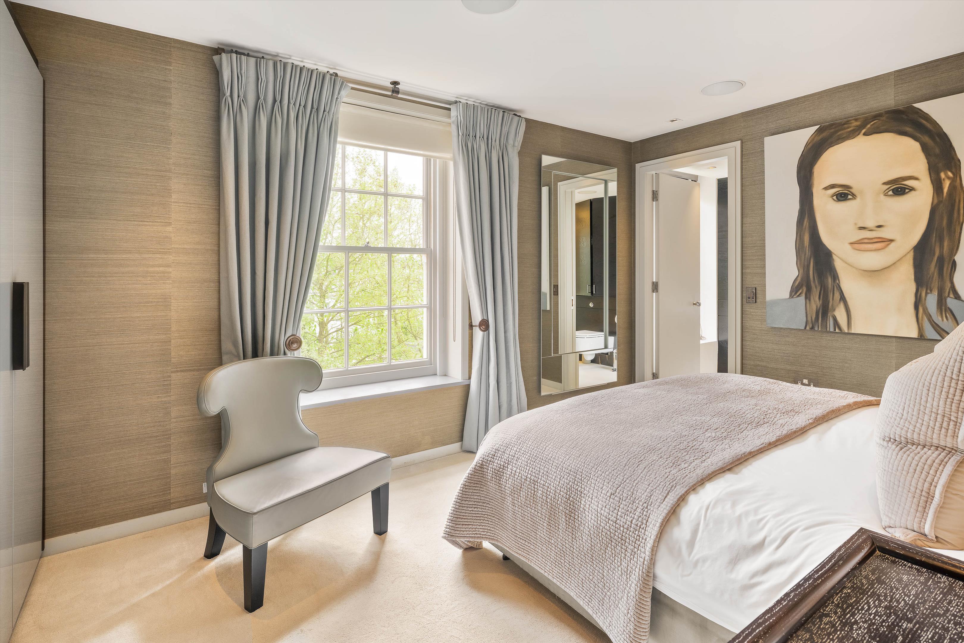 Duchess Of Bedfords Walk, London W8