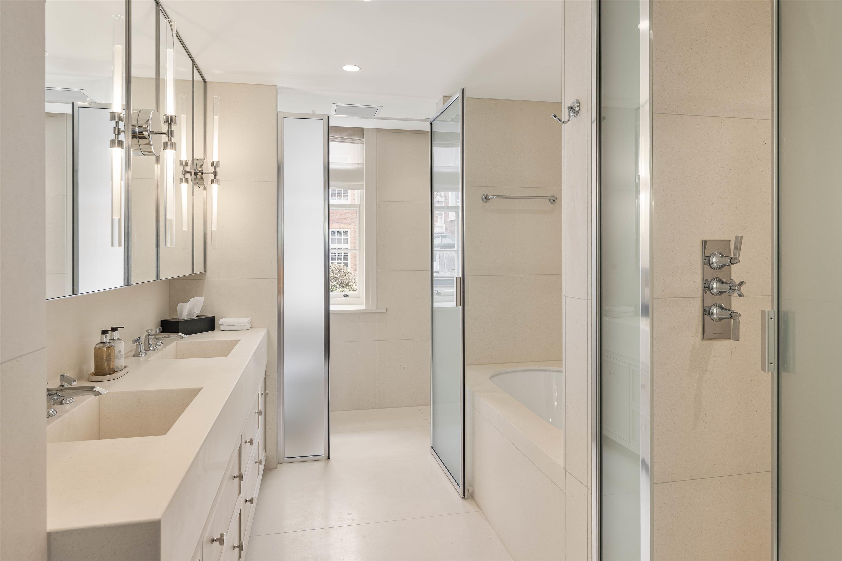 Duchess Of Bedfords Walk, London W8