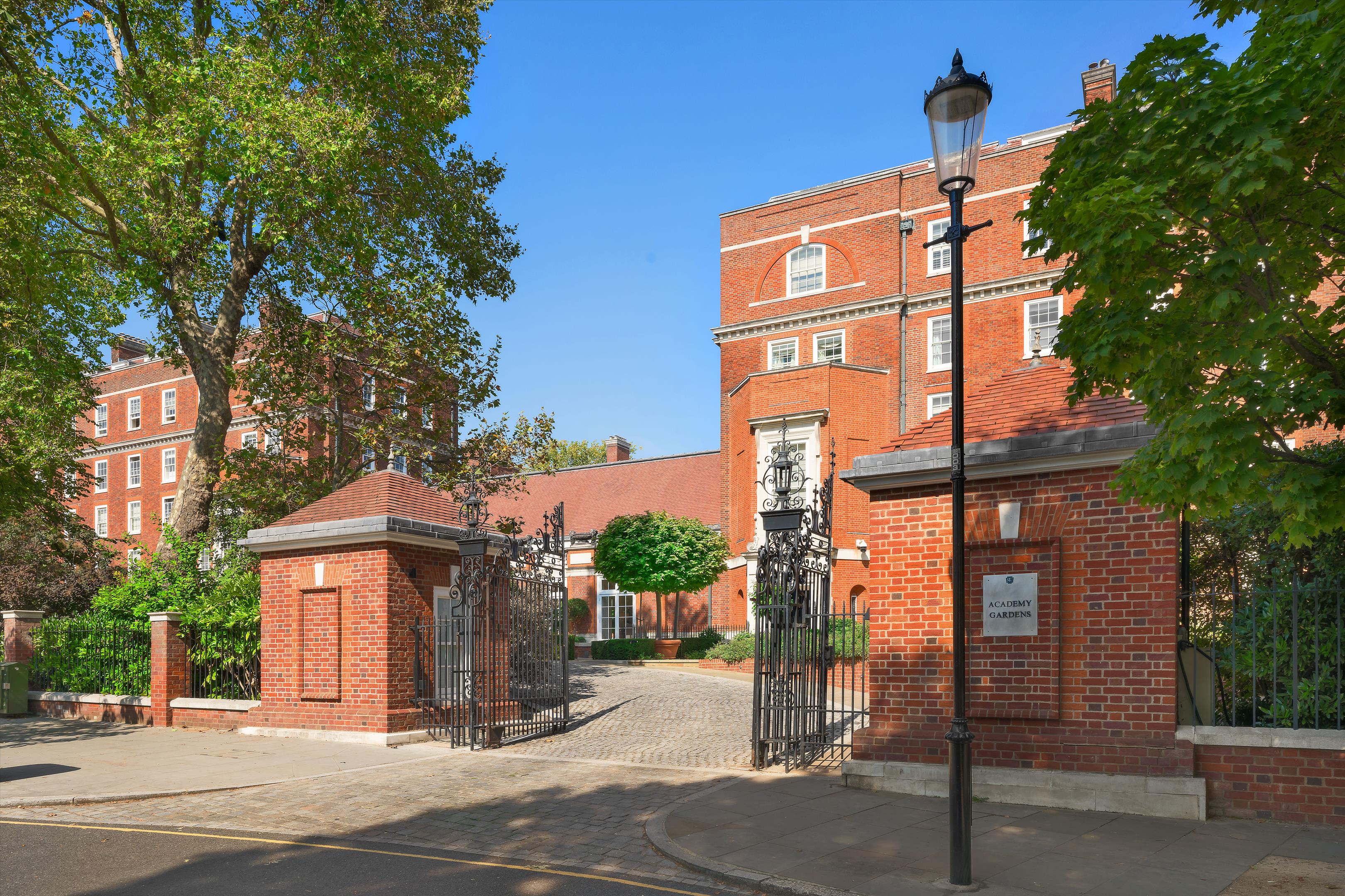 Duchess Of Bedfords Walk, London W8