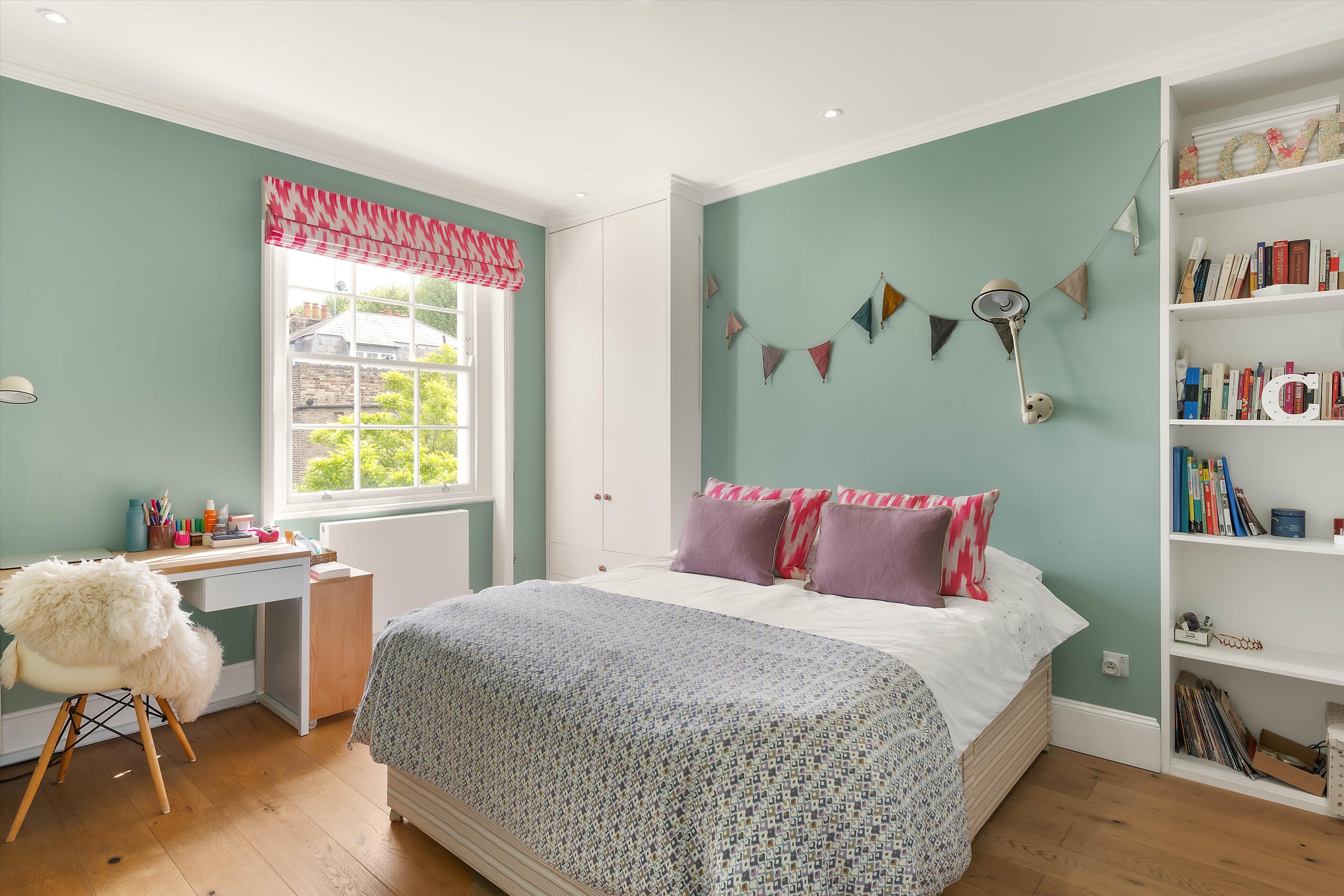 Pembroke Square, London W8