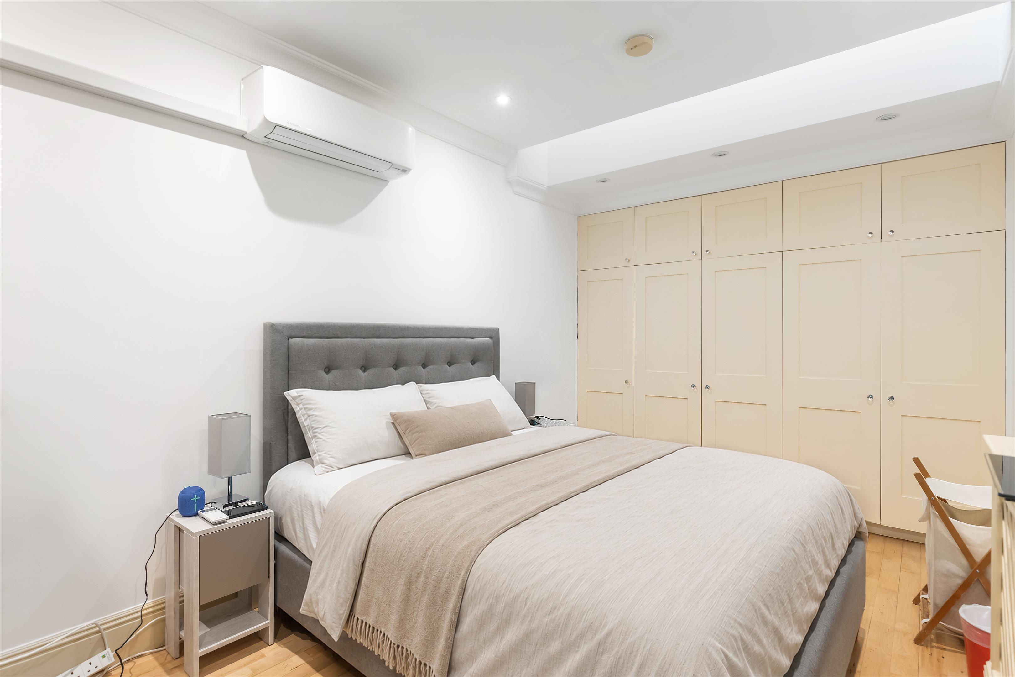 Logan Mews, London W8