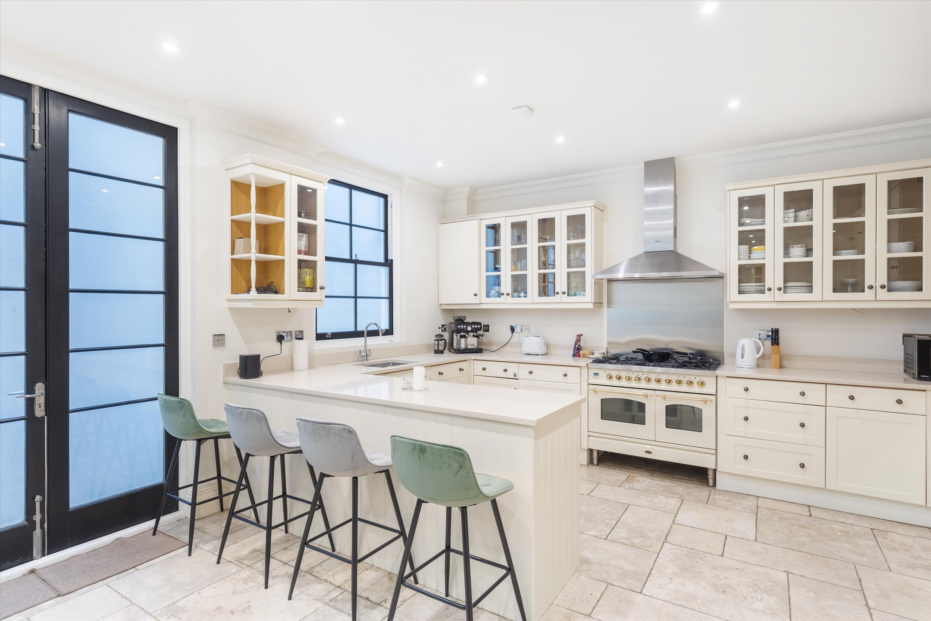 Logan Mews, London W8