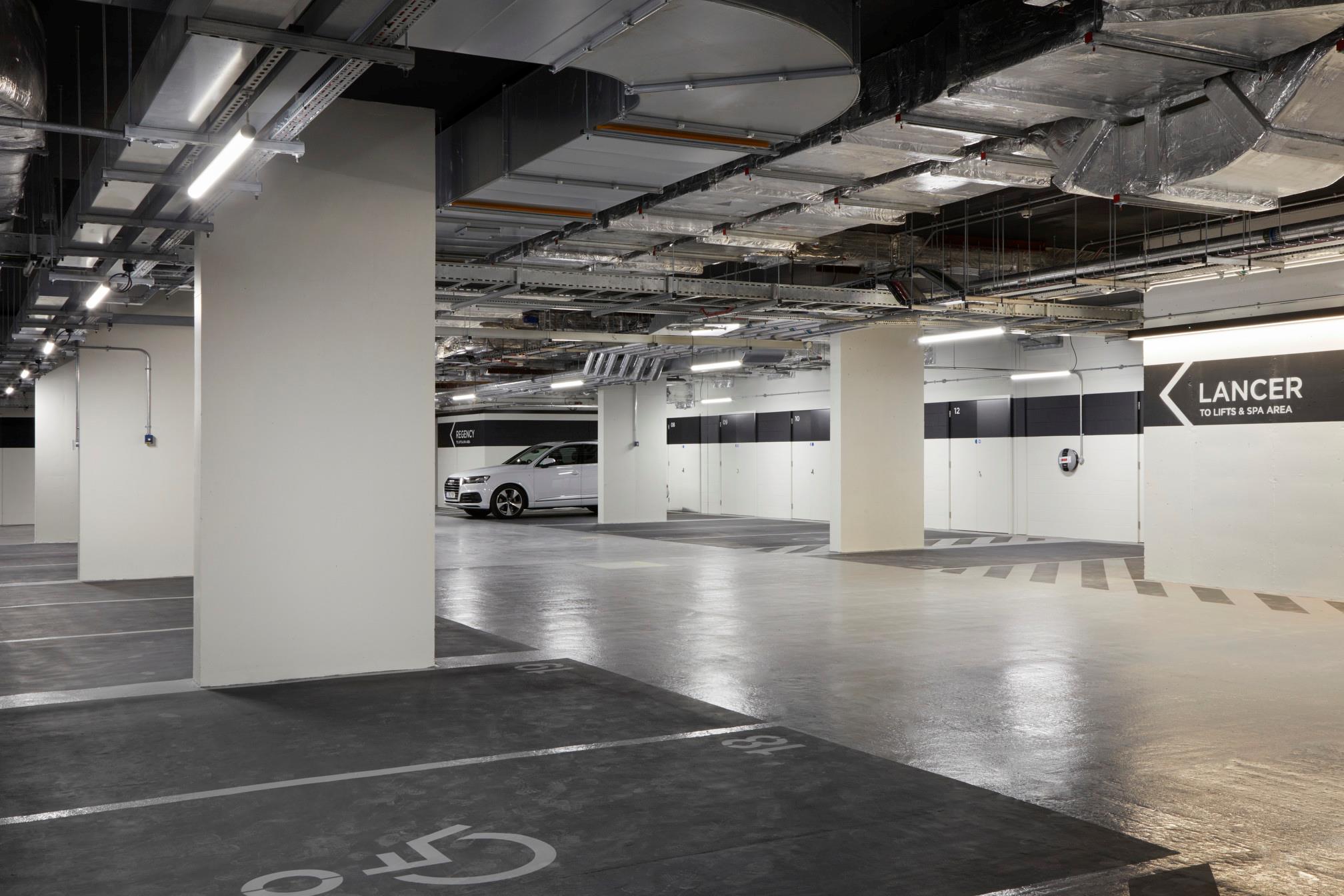 Lancer Square, Kensington Church St, London W8 4LD