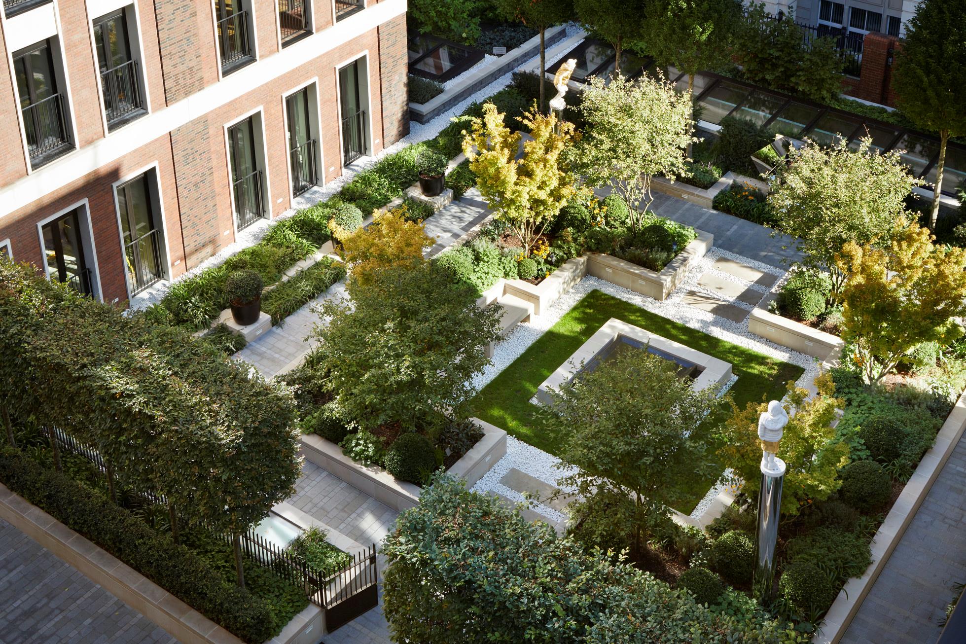 Lancer Square, Kensington Church St, London W8 4LD