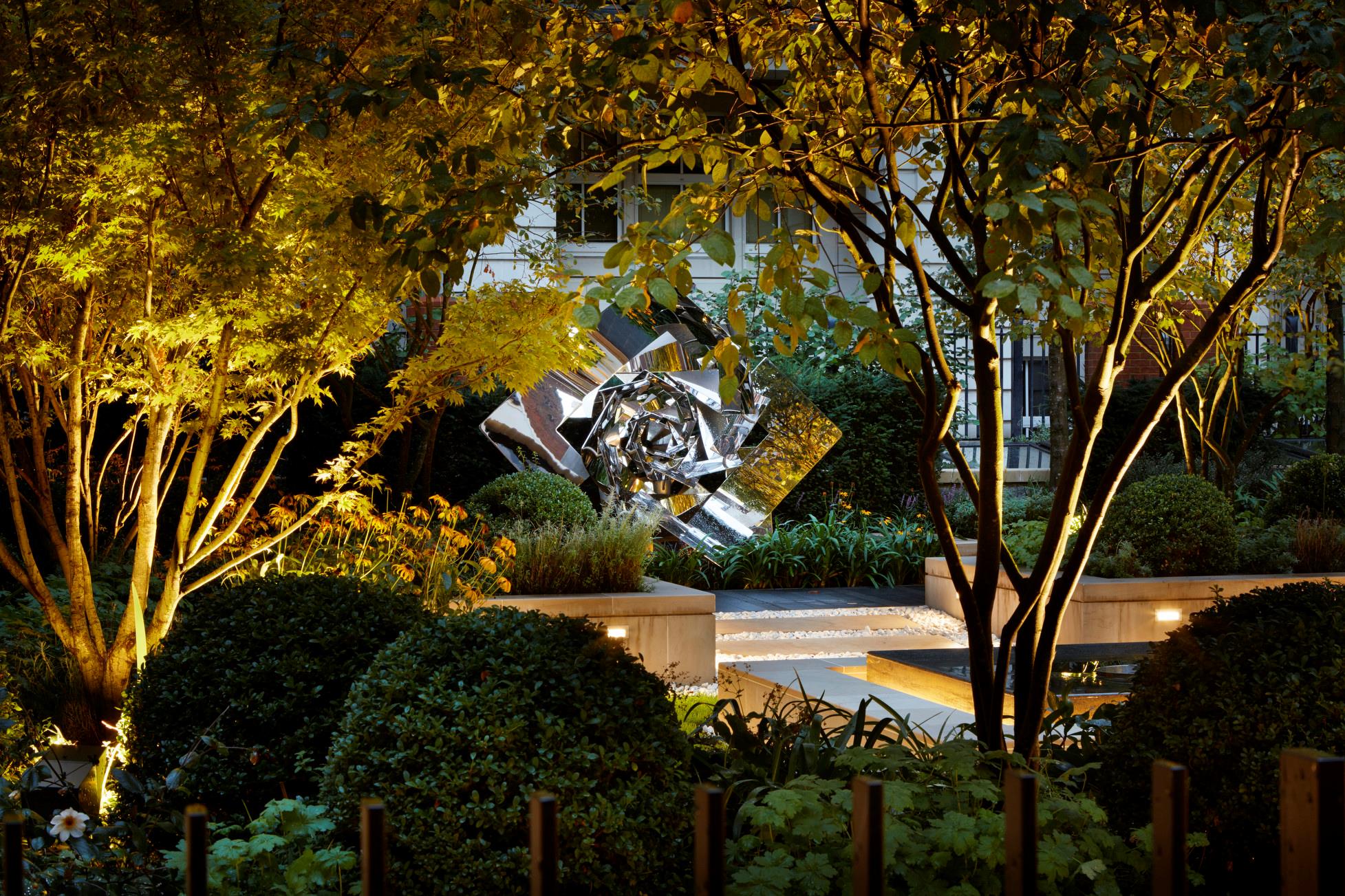 Lancer Square, Kensington Church St, London W8 4LD