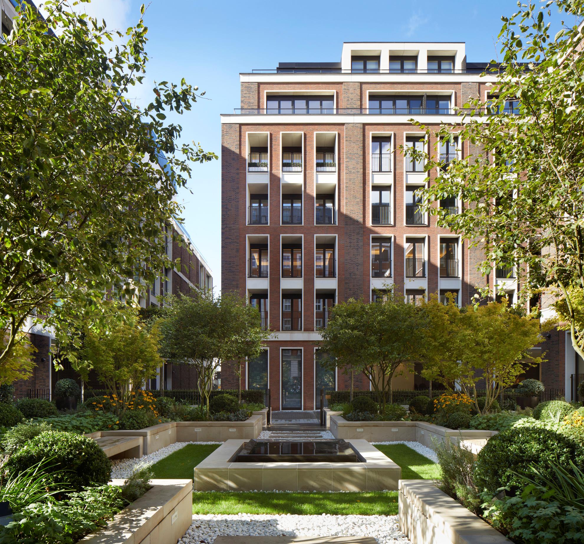 Lancer Square, Kensington Church St, London W8 4LD