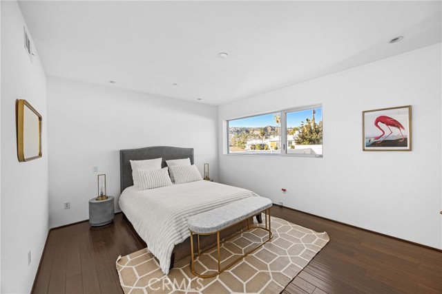 925 North Genesee Avenue Unit: 4