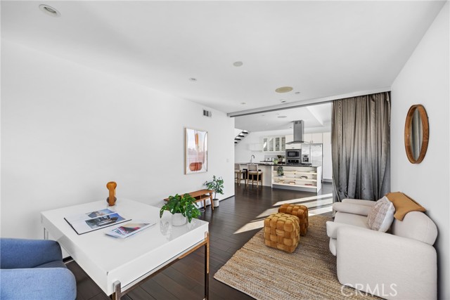 925 North Genesee Avenue Unit: 4