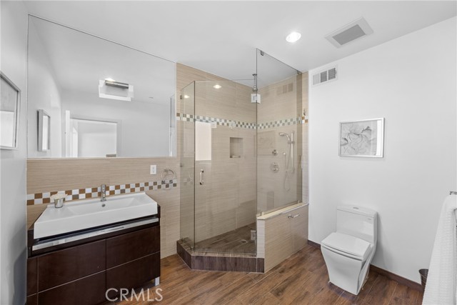 925 North Genesee Avenue Unit: 4