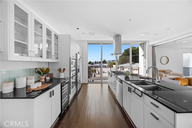 925 North Genesee Avenue Unit: 4