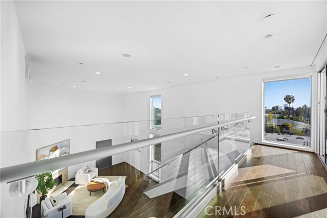 925 North Genesee Avenue Unit: 4