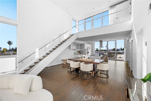 925 North Genesee Avenue Unit: 4