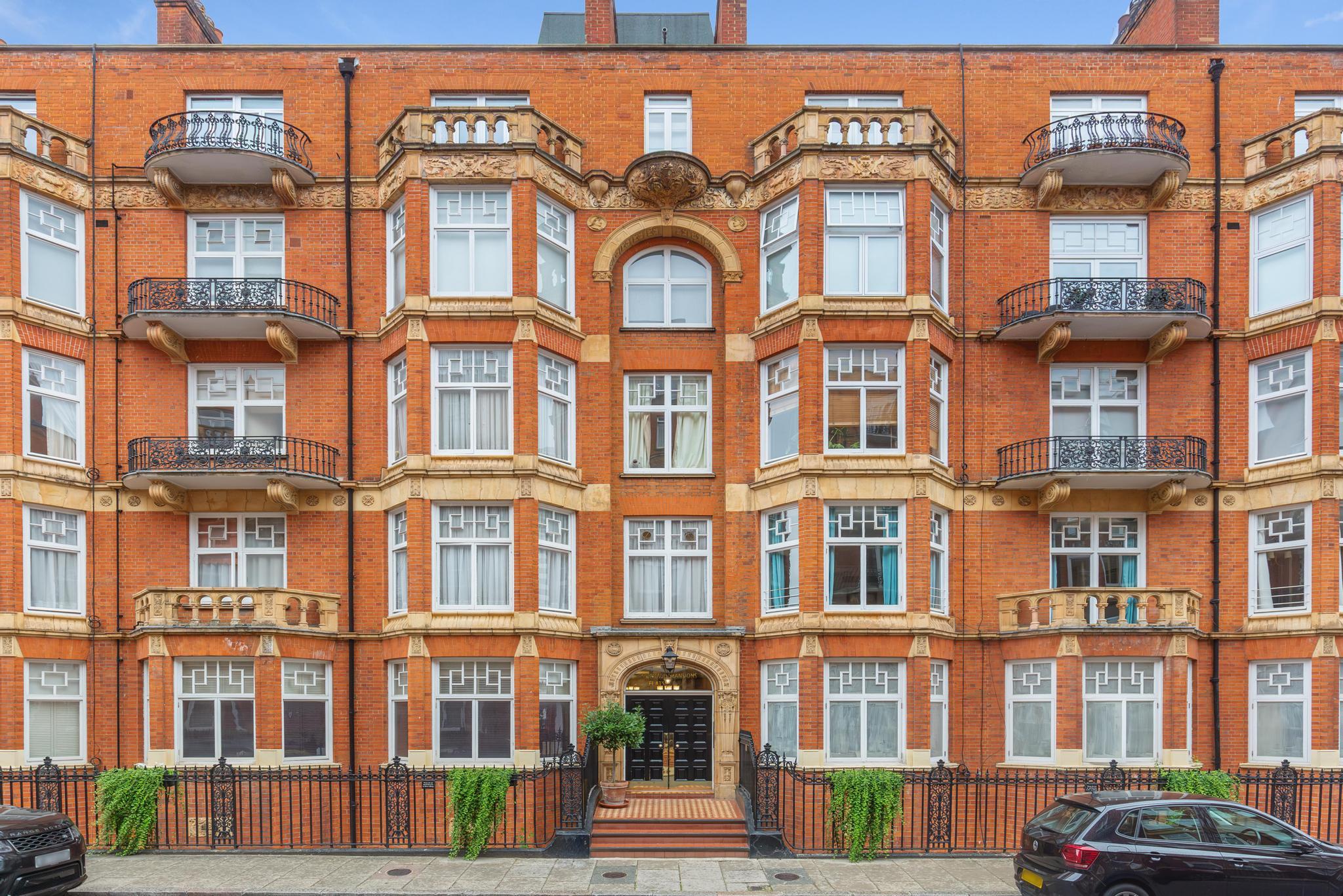 Montagu Mansions, London W1U