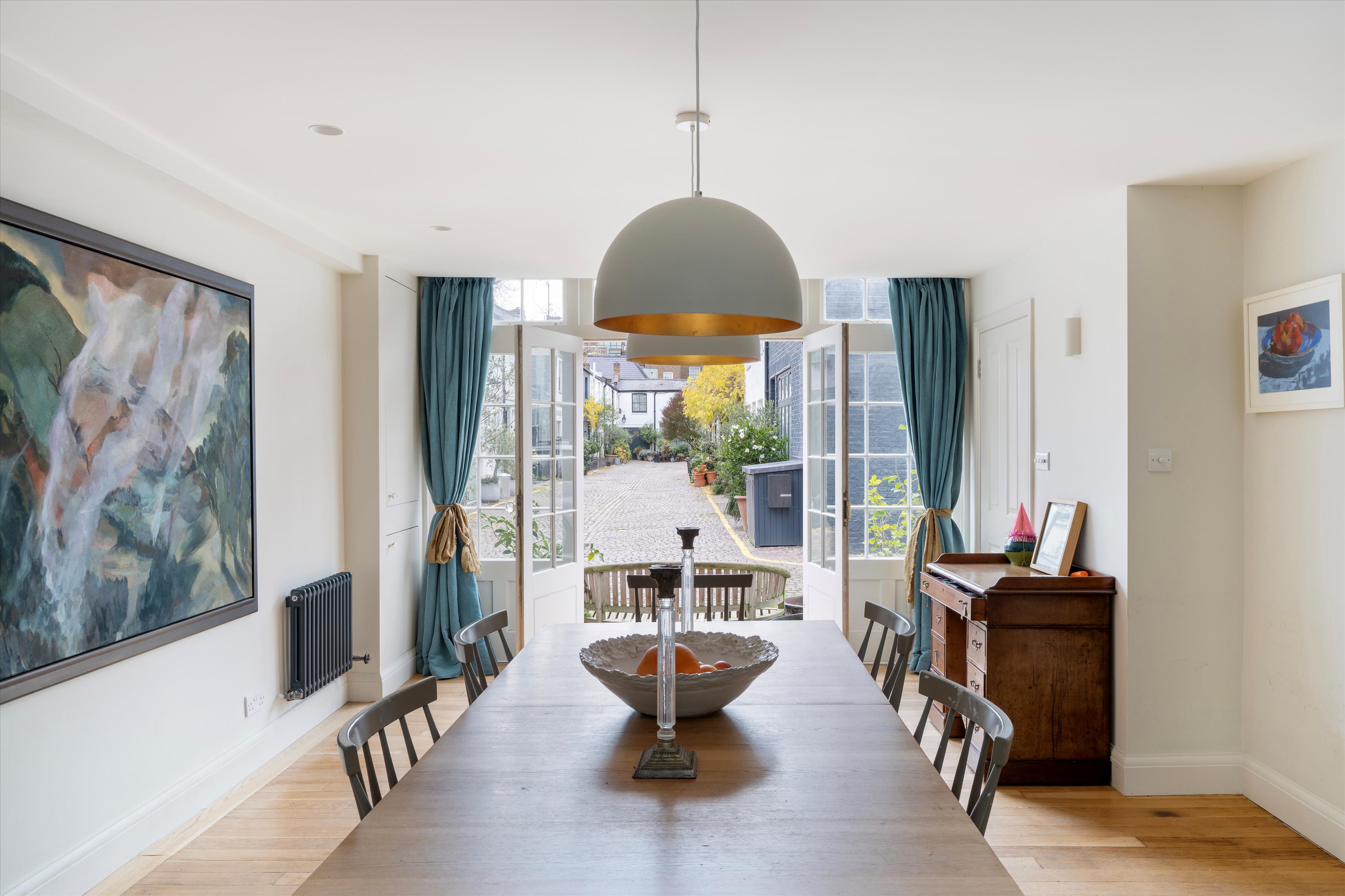 Pembridge Mews, Notting Hill, W11