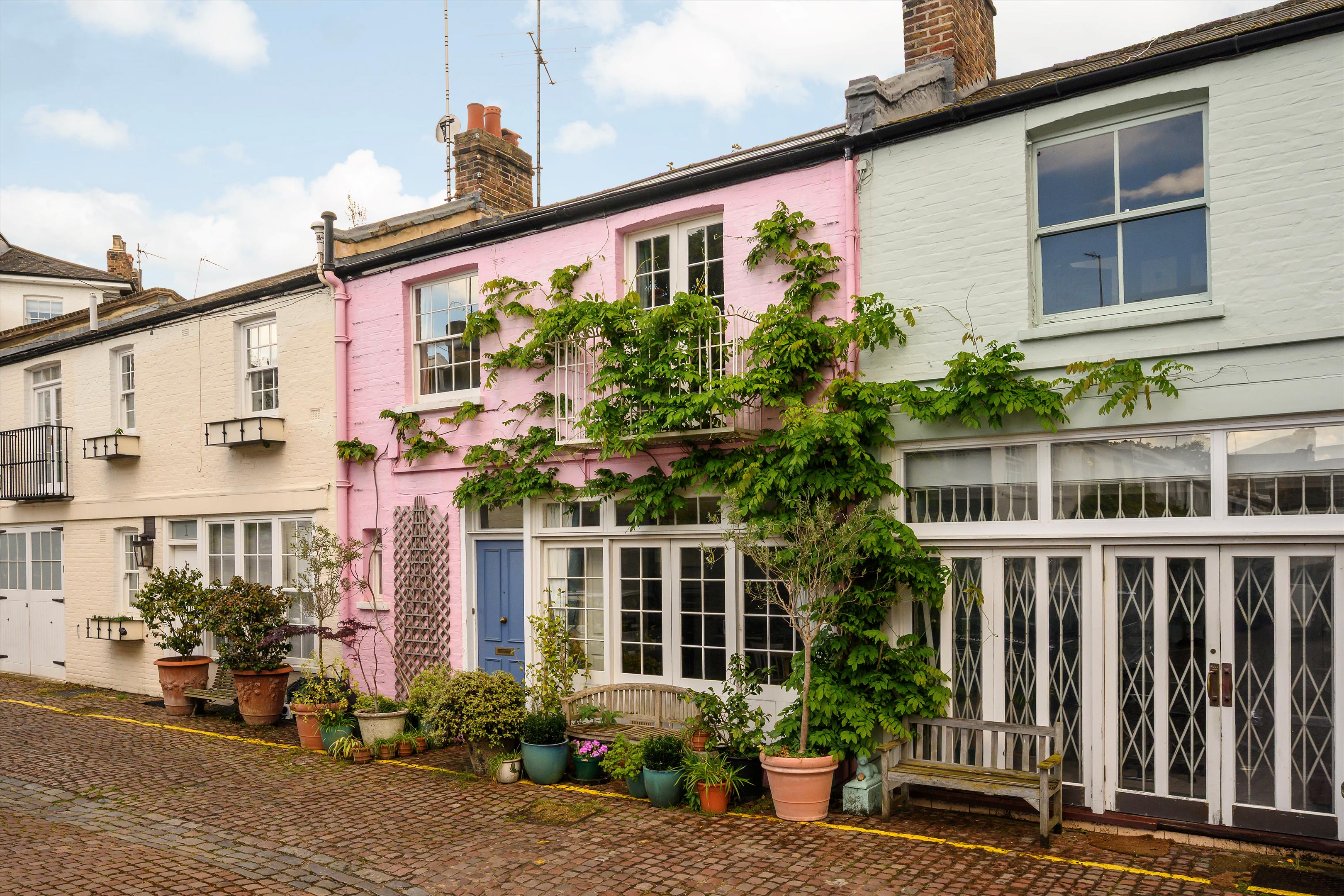 Pembridge Mews, Notting Hill, W11