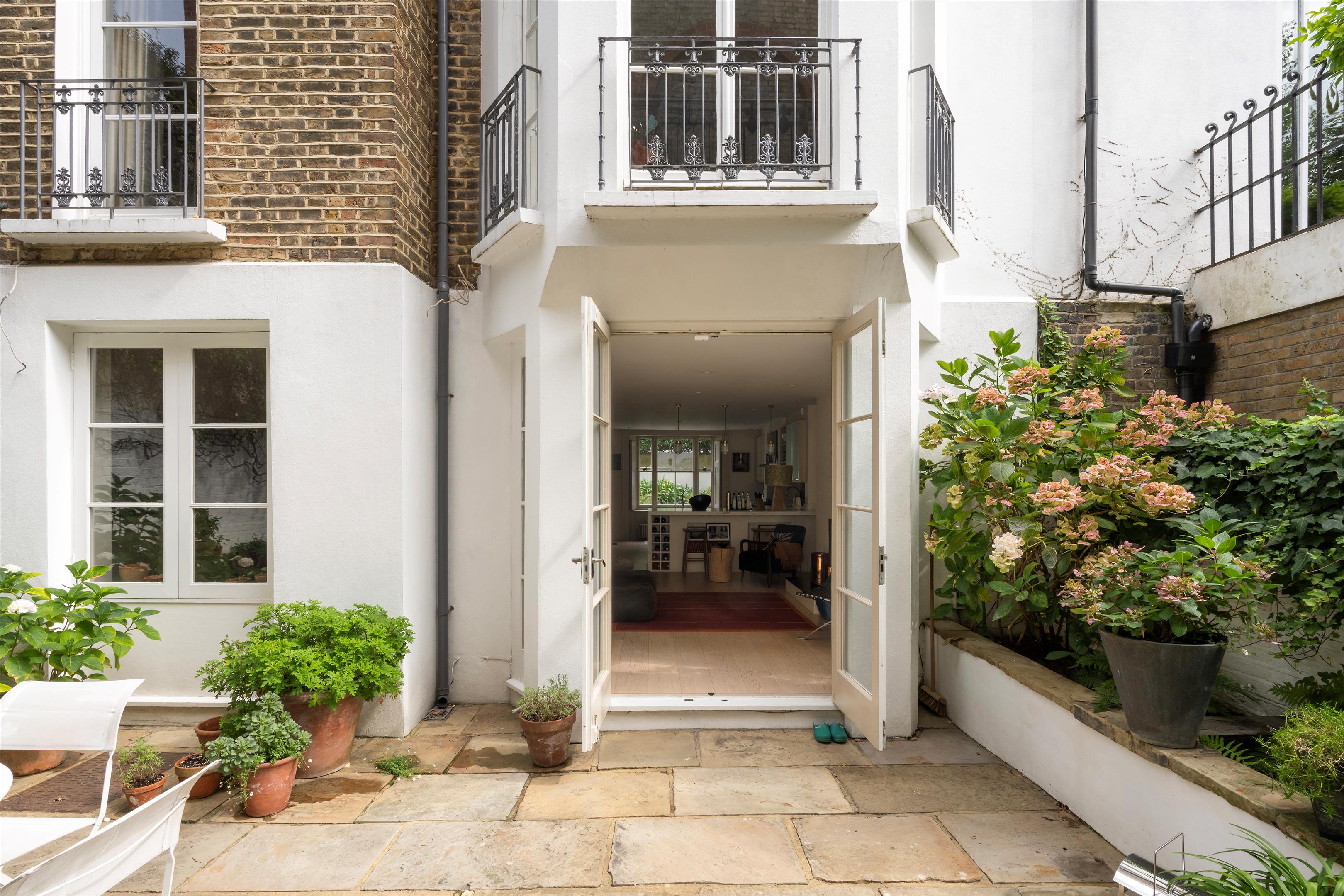 Clarendon Road, London, W11