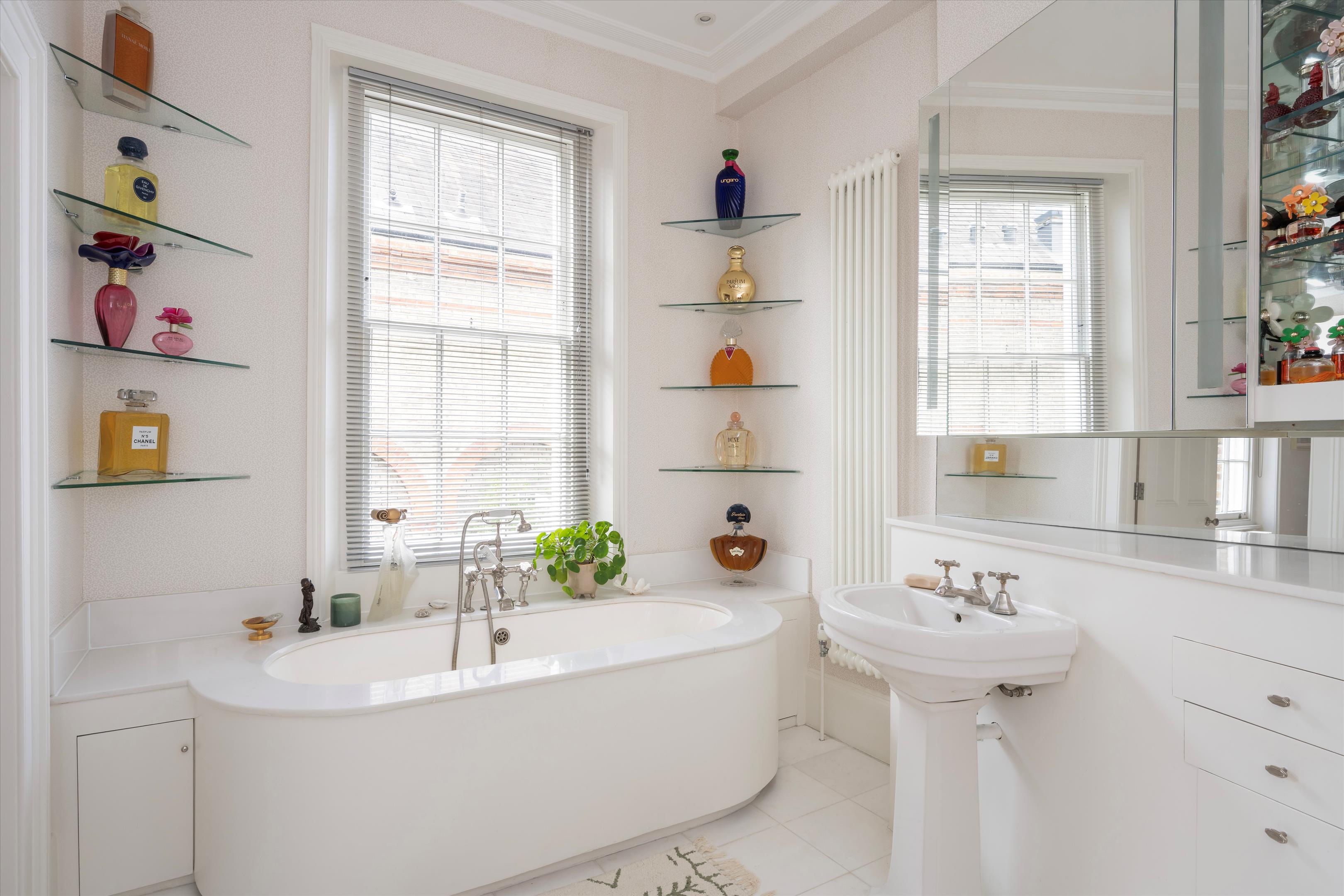 Clarendon Road, London, W11